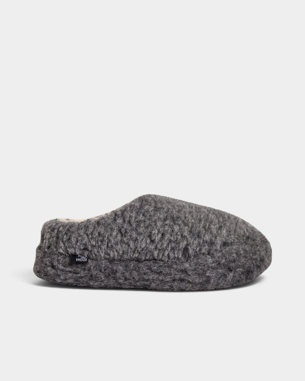 Rue De Wool The Nordic Low slipper in iron grey curly wool with an iron grey rim, side view