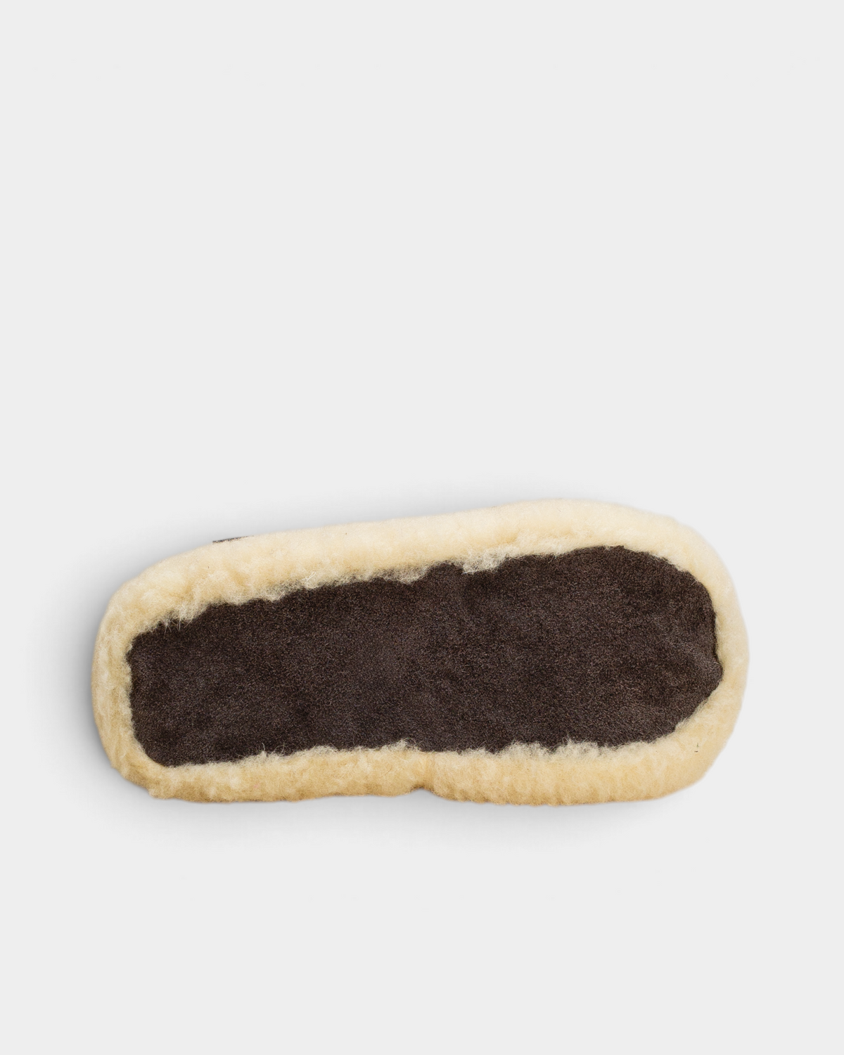 Sole of the Rue De Wool The Nordic Low slipper, dark brown sole inside a natural wool rim