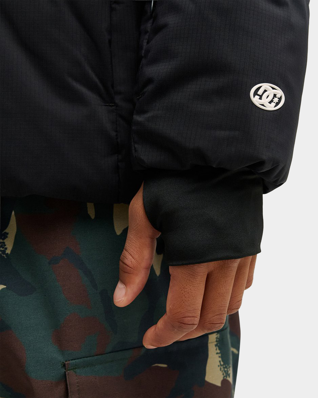 DC Trackstar 10K puffer jacket in black, a technical snow jacket with a two-way front zip and adjustable hem