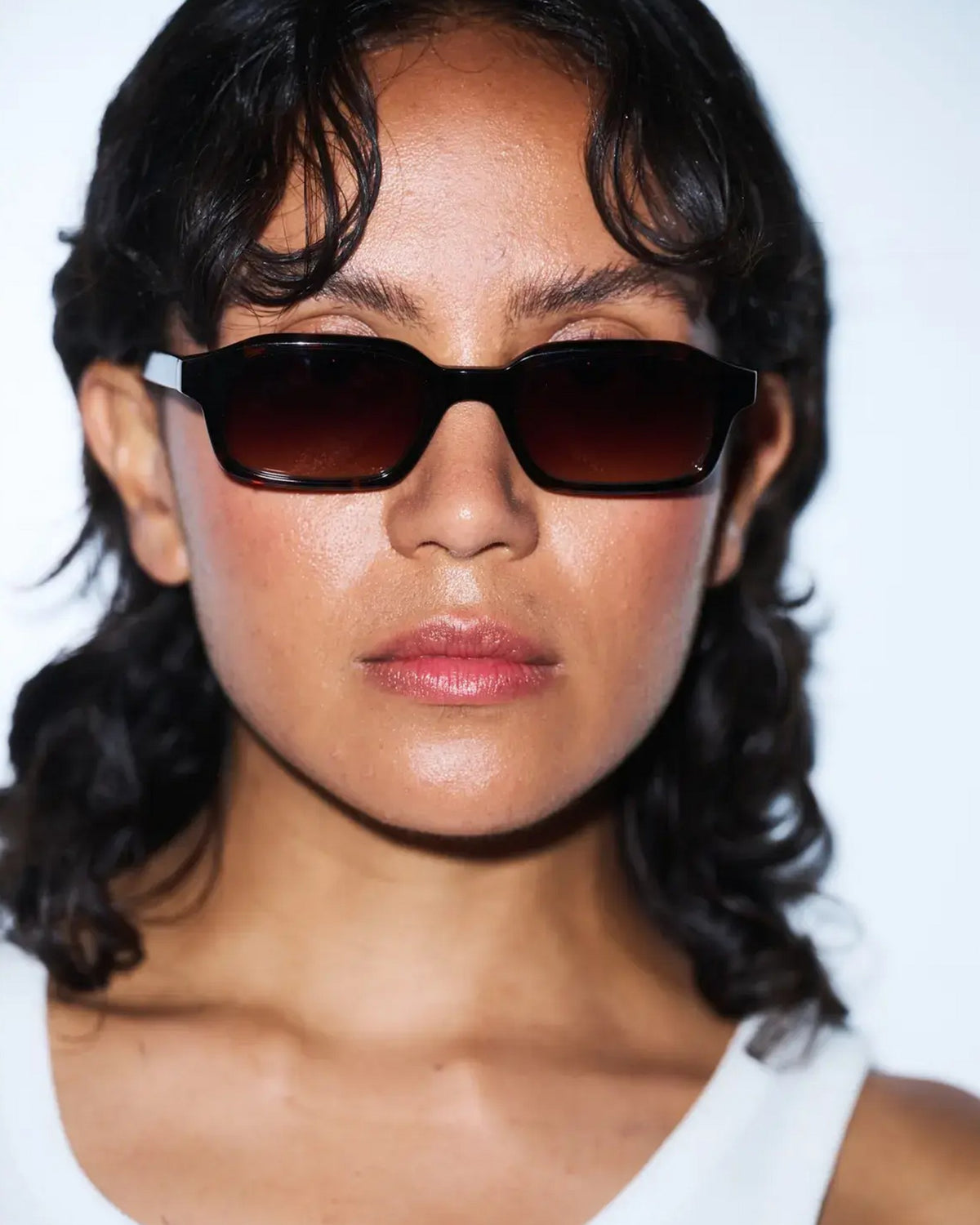 Woman wearing the Flatlist Hanky sunglasses in dark tortoise with brown gradient lenses, front-facing close-up portrait