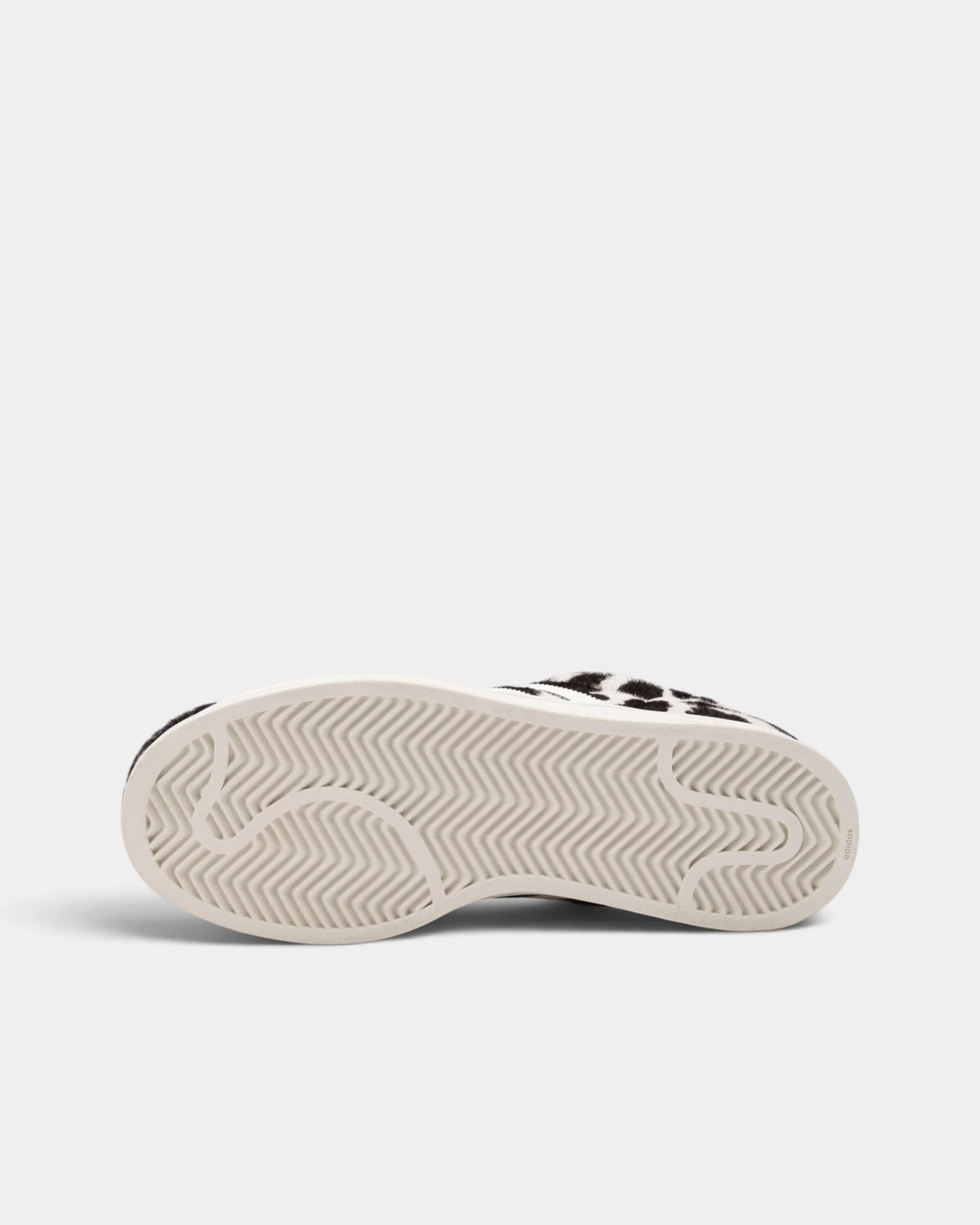 Lockwood Avenue adidas Superstar II W shoe turned over, showing the off-white herringbone outsole