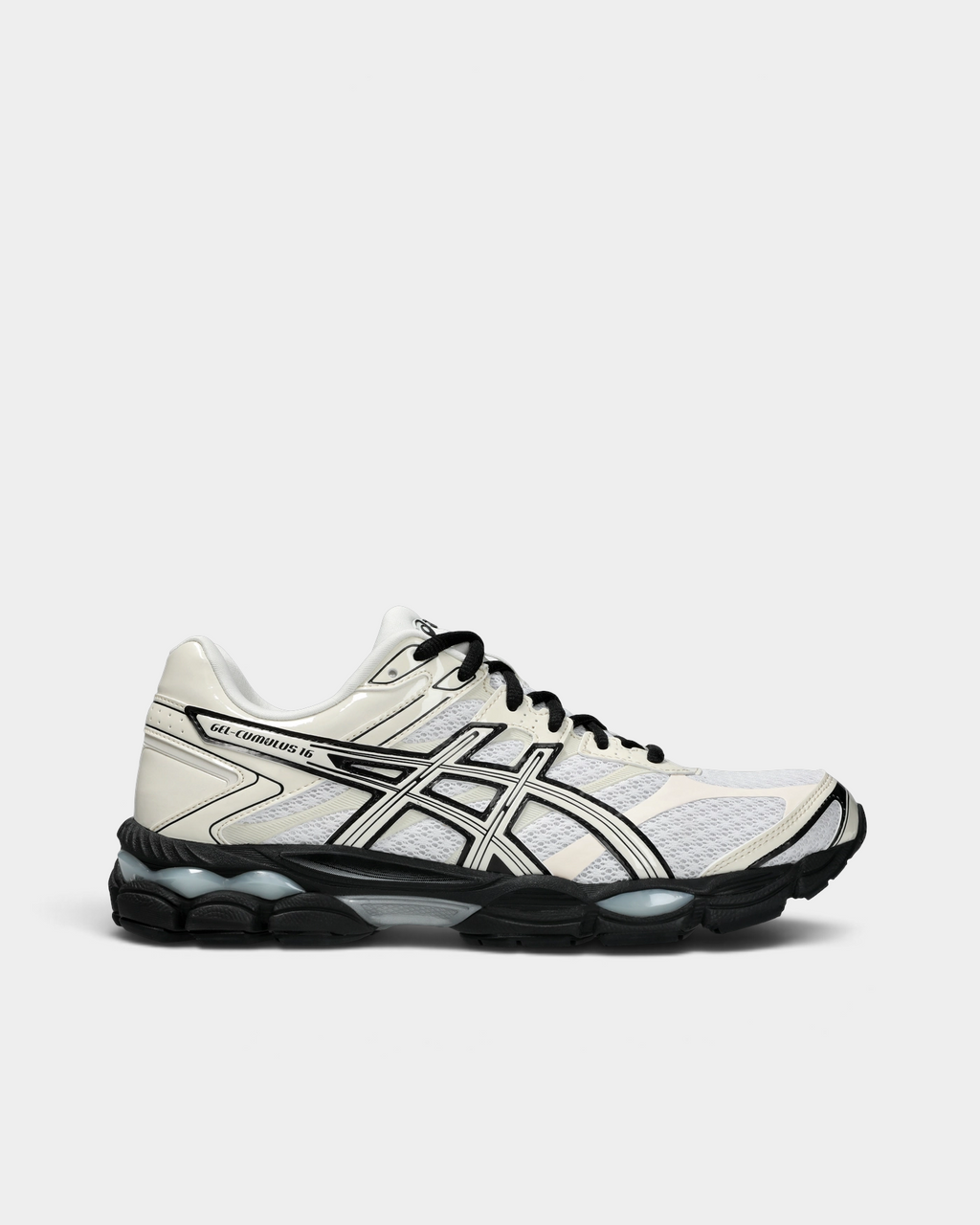 Asics GEL-Cumulus 16 Shoes in White/Cream, side profile: white mesh with glossy cream overlays, cream ASICS stripes outlined in black, black laces and a black midsole with clear GEL pods