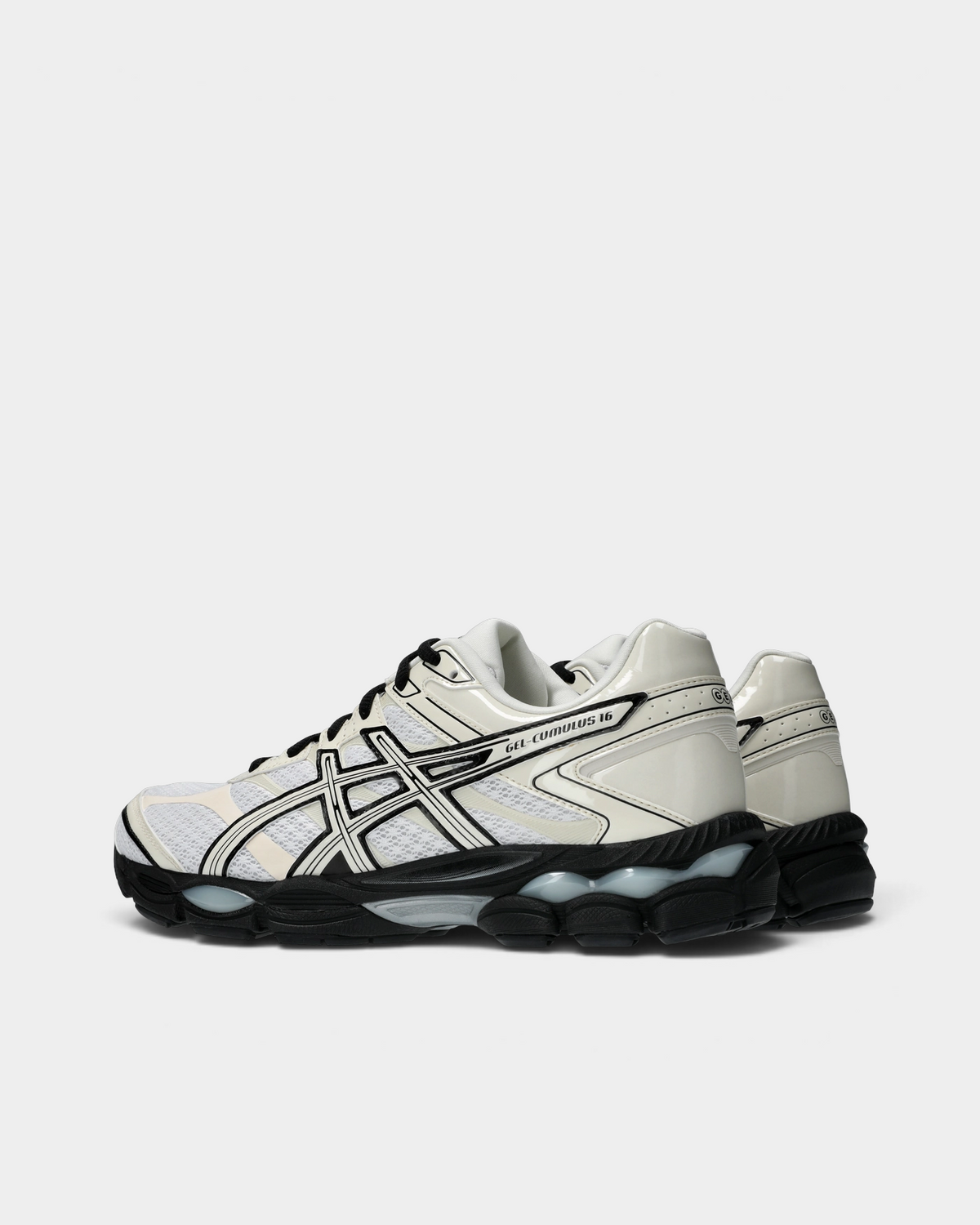 Asics GEL-Cumulus 16 Shoes in White/Cream, pair from the inner side: cream stripes outlined in black over white mesh, a glossy cream heel overlay and the black GEL midsole