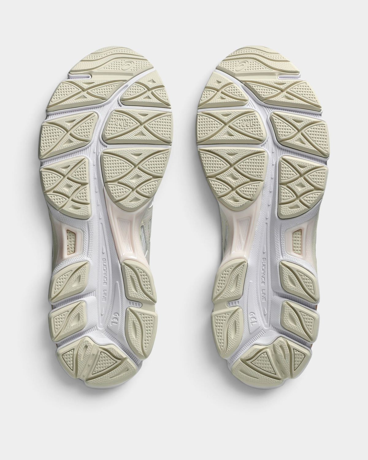 Asics GEL-Cumulus 16 Shoes - White / Cream