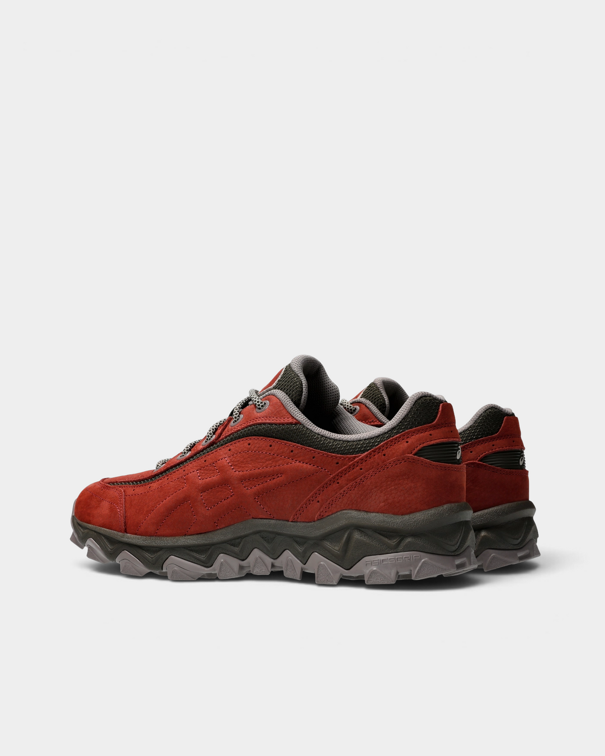 Asics GEL-Transcend FJ Shoes in Rusted Rock/Black Coffee, pair from the inner side: rust-red upper with tonal stripes, dark brown midsole and a jagged pale gray outsole