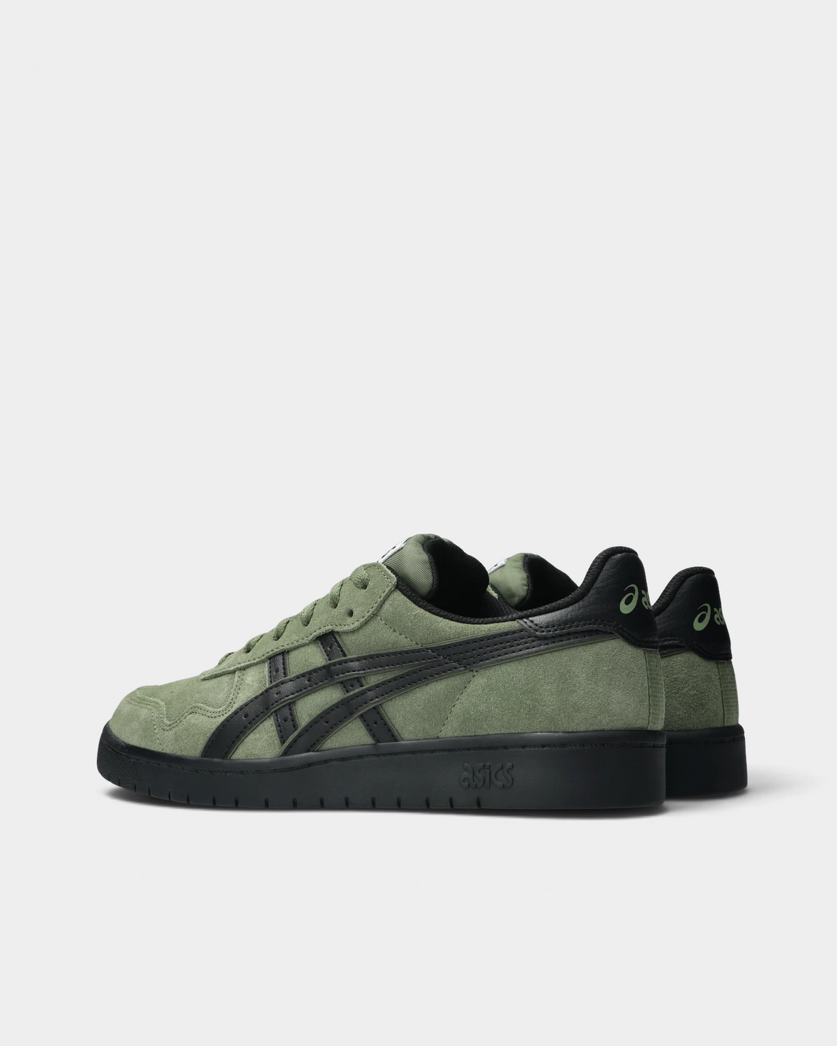 Asics Skateboarding Japan Pro Shoes in Moss/Black, pair from the inner side: black stripes over moss-green panels, a black sole with an ASICS logo and a green ASICS logo on the black heel tab