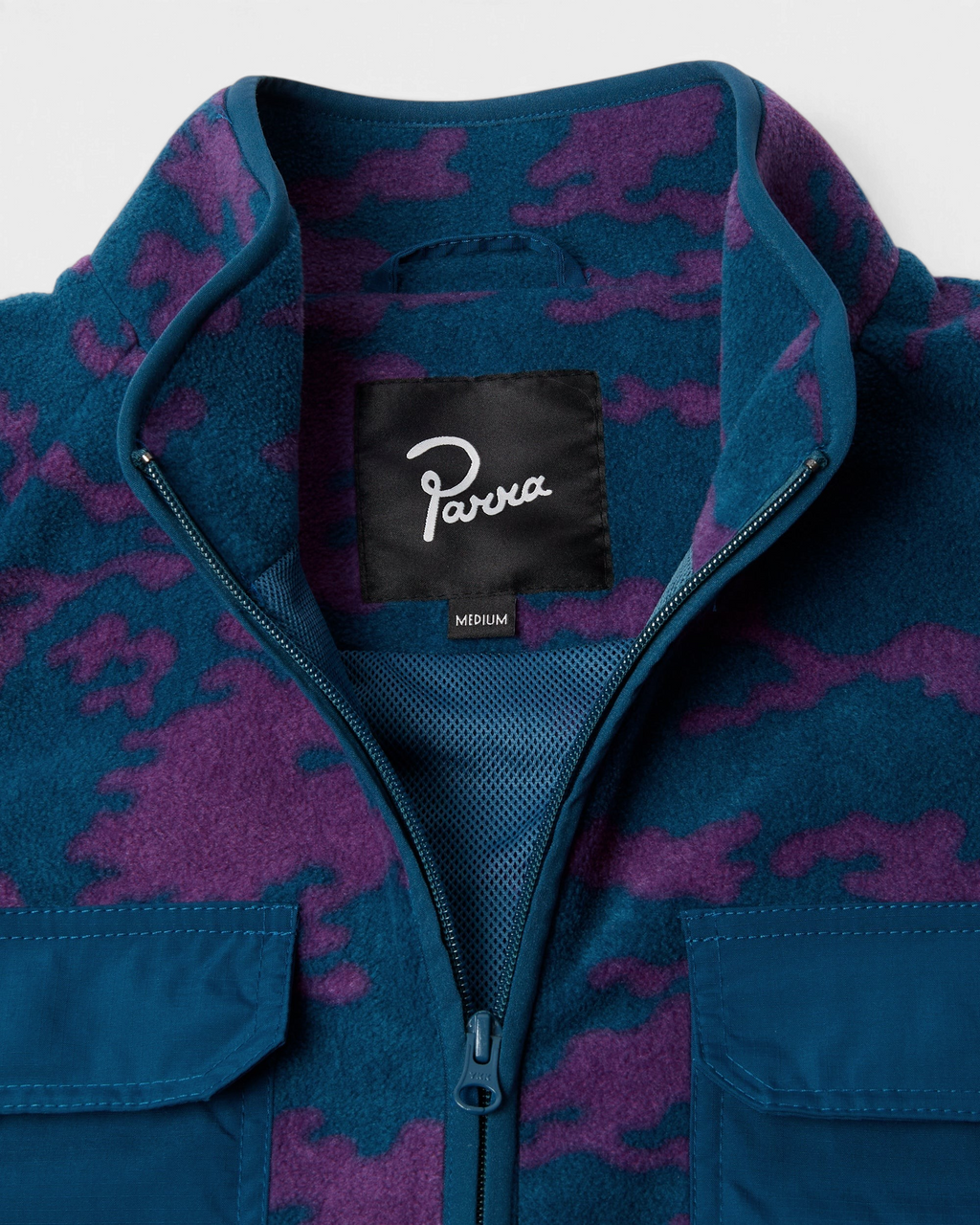 by Parra Purple Darwin Camo Fleece - Blue, close-up of the collar, zip and Parra neck label