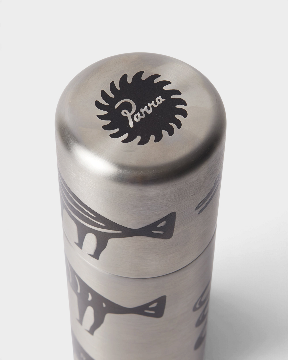 by Parra Snakes and Darwin Klean Kanteen Bottle - Brushed, close-up of the Parra logo on the lid