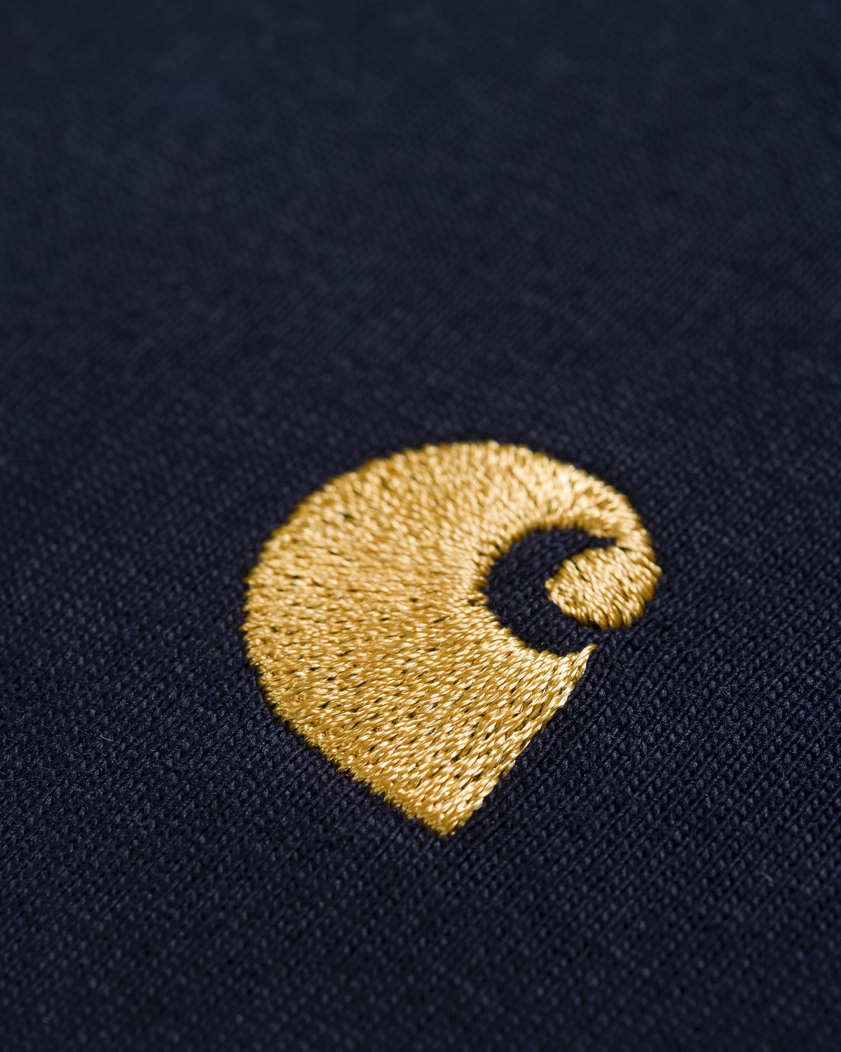 Carhartt Chase T-Shirt - Dark Navy/Gold, logo detail close-up