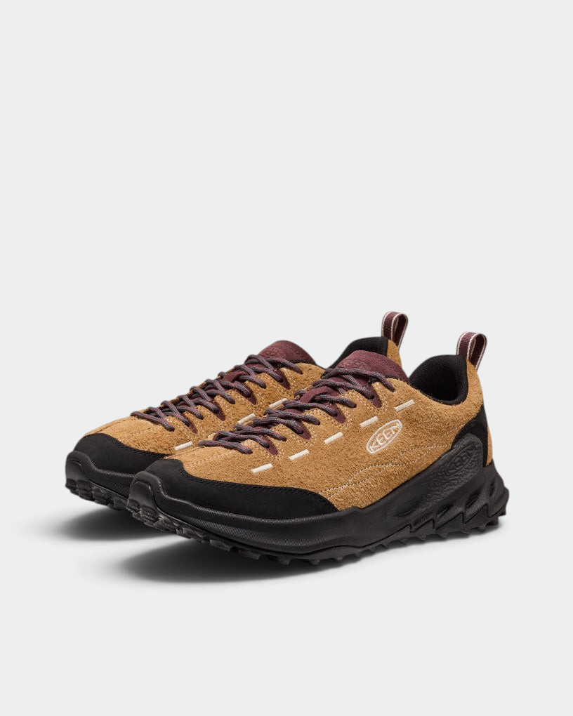 Keen Jasper Zionic Shoes in Chipmunk/Huckleberry, angled pair, shaggy caramel suede with a plum tongue and laces, black toe bumper and black lugged outsole