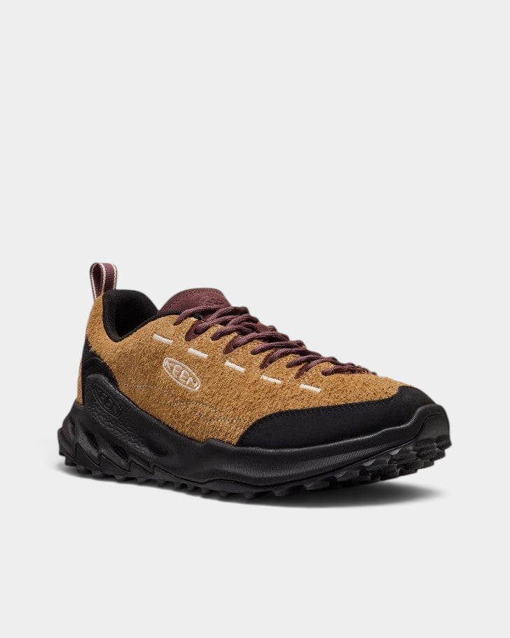 Keen Jasper Zionic Shoes in Chipmunk/Huckleberry, close-up of the upper, shaggy caramel suede with a plum tongue and laces, black toe bumper and black lugged outsole