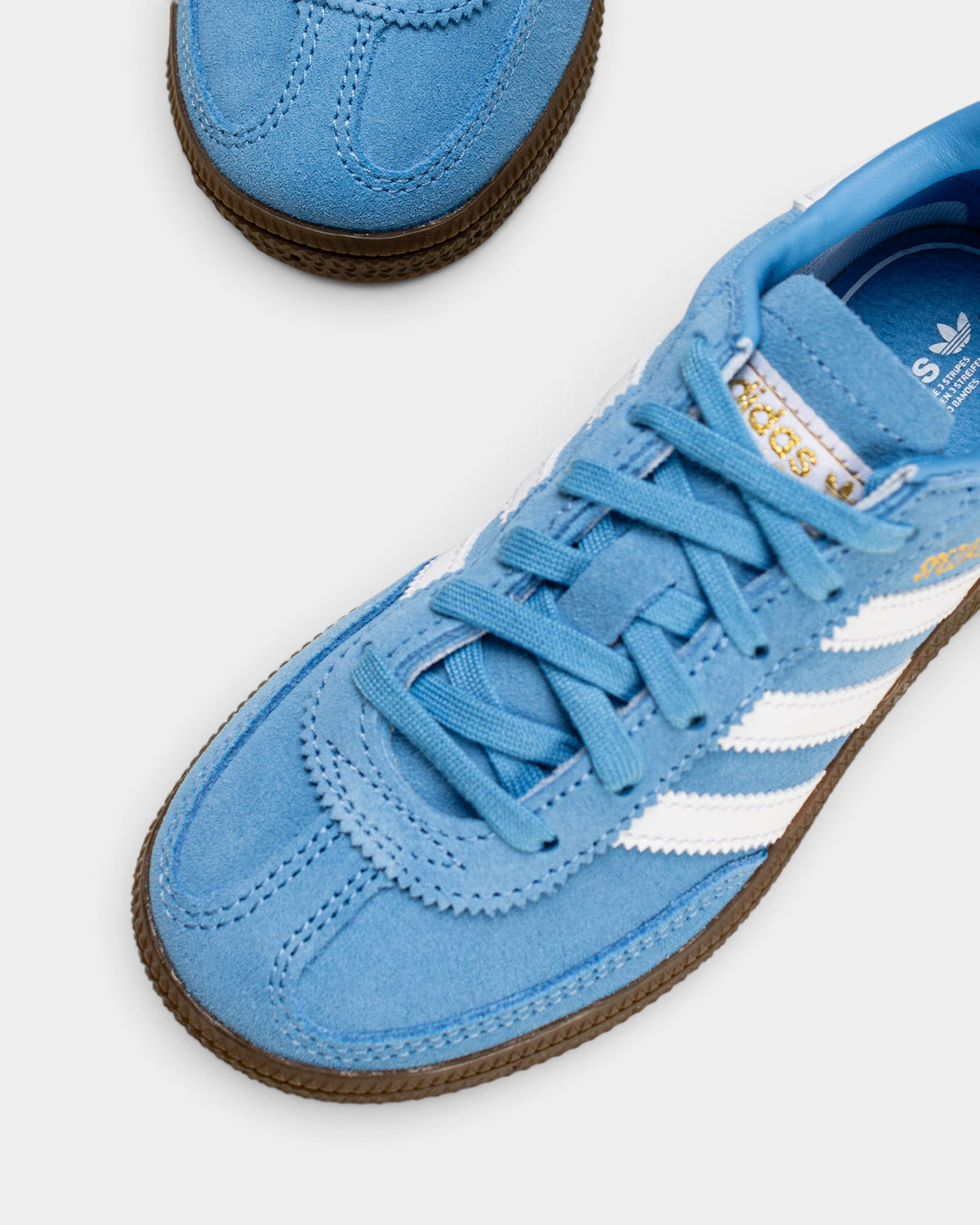 Lockwood Avenue adidas kids light blue suede Handball Spezial sneakers with white stripes and gum rubber sole