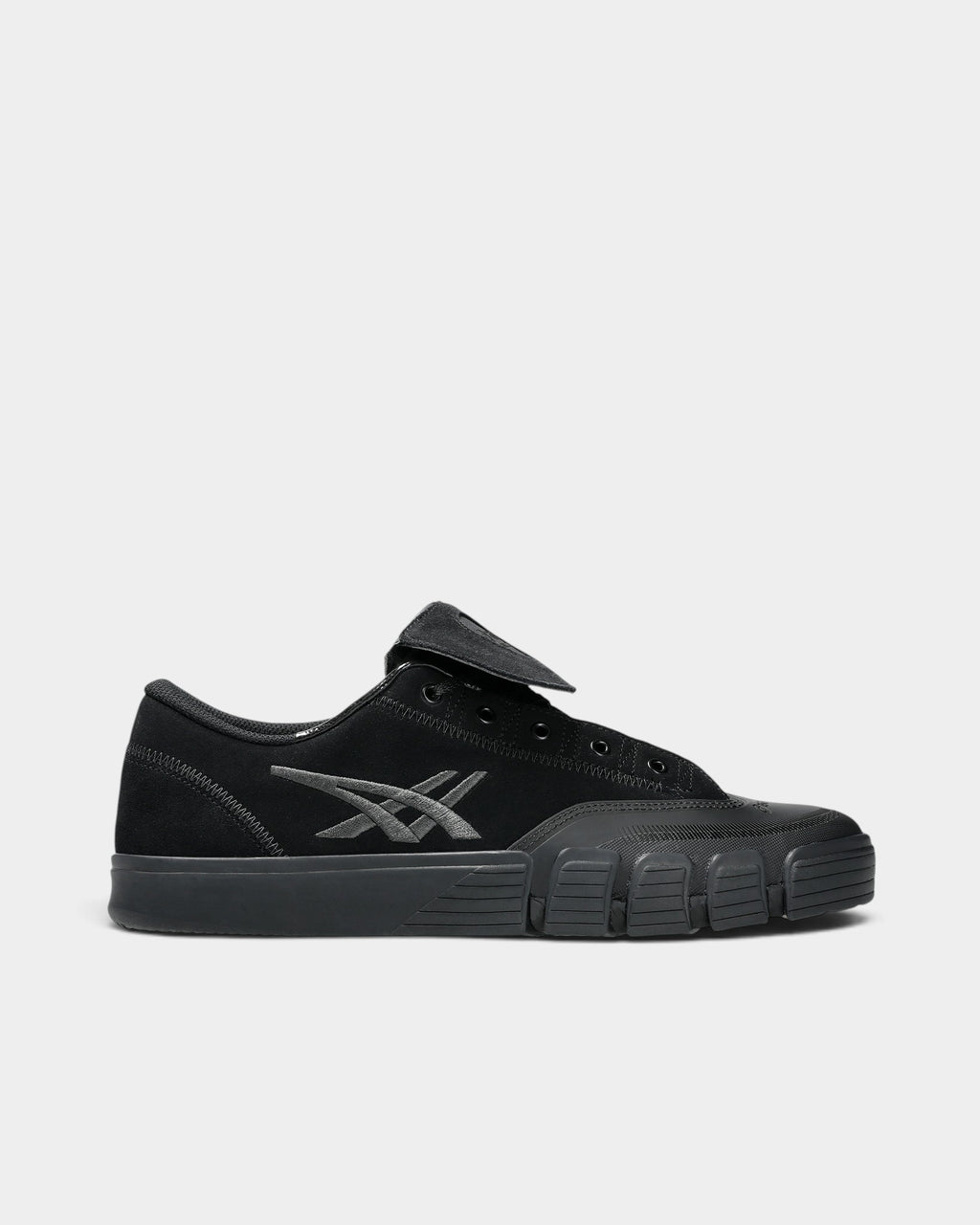 Lockwood Avenue Asics GEL-Flexkee Pro 2.0 black skateboarding shoes with asymmetric design and durable outsole