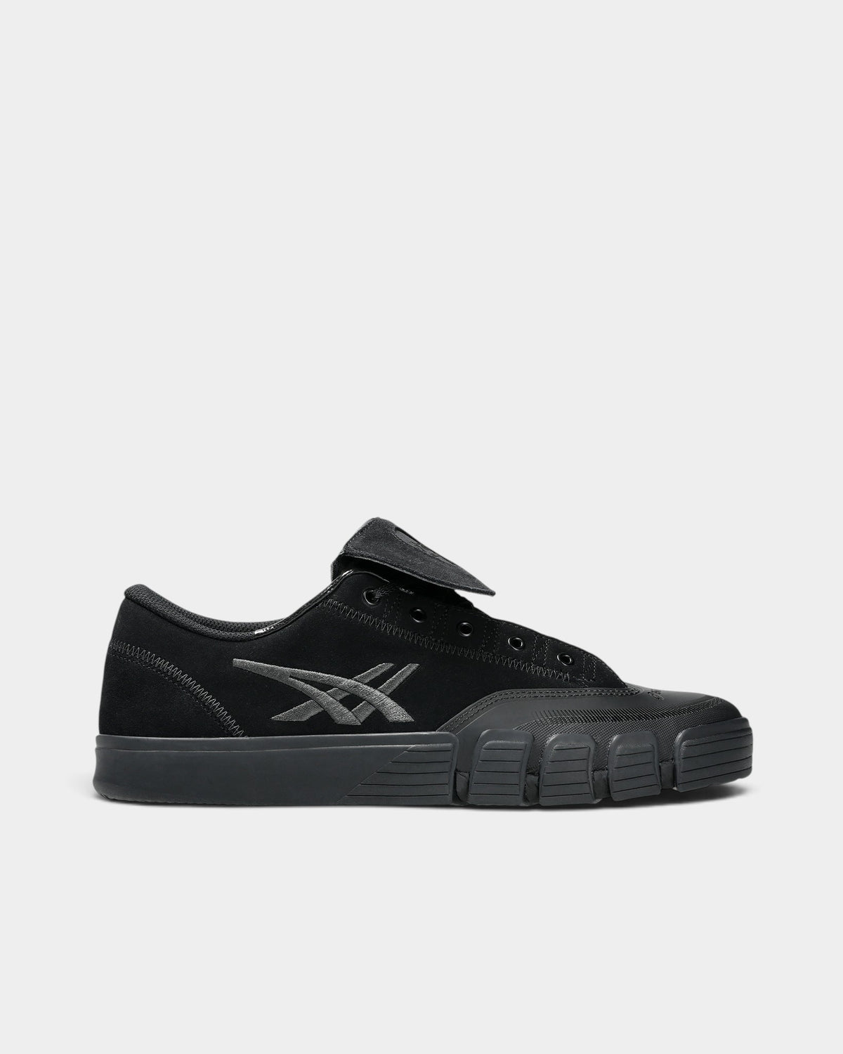 Lockwood Avenue Asics GEL-Flexkee Pro 2.0 black skateboarding shoes with asymmetric design and durable outsole