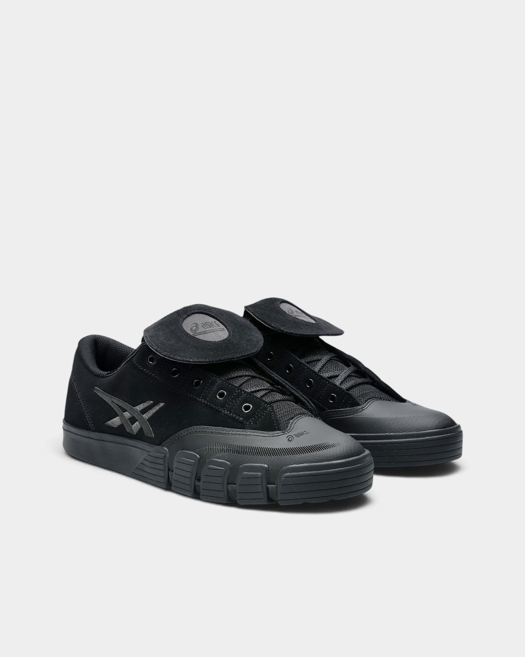 Lockwood Avenue Asics GEL-Flexkee Pro 2.0 black skateboarding shoes with asymmetric design and durable outsole