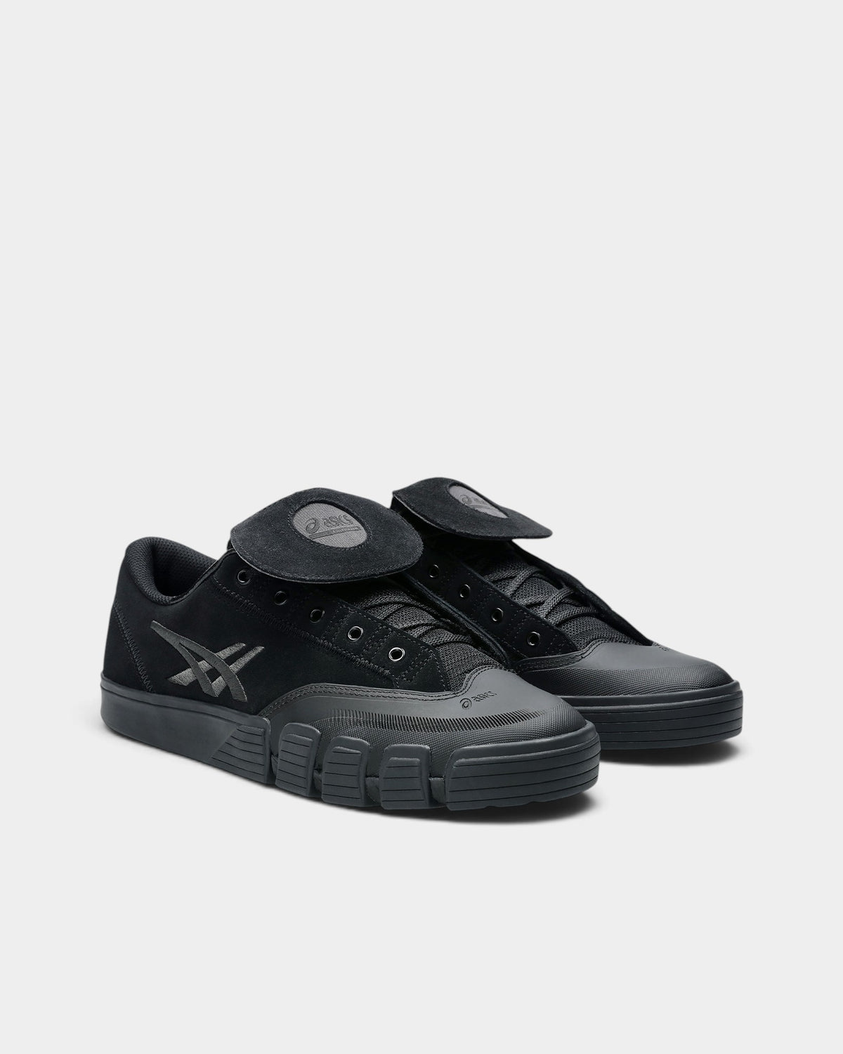 Lockwood Avenue Asics GEL-Flexkee Pro 2.0 black skateboarding shoes with asymmetric design and durable outsole