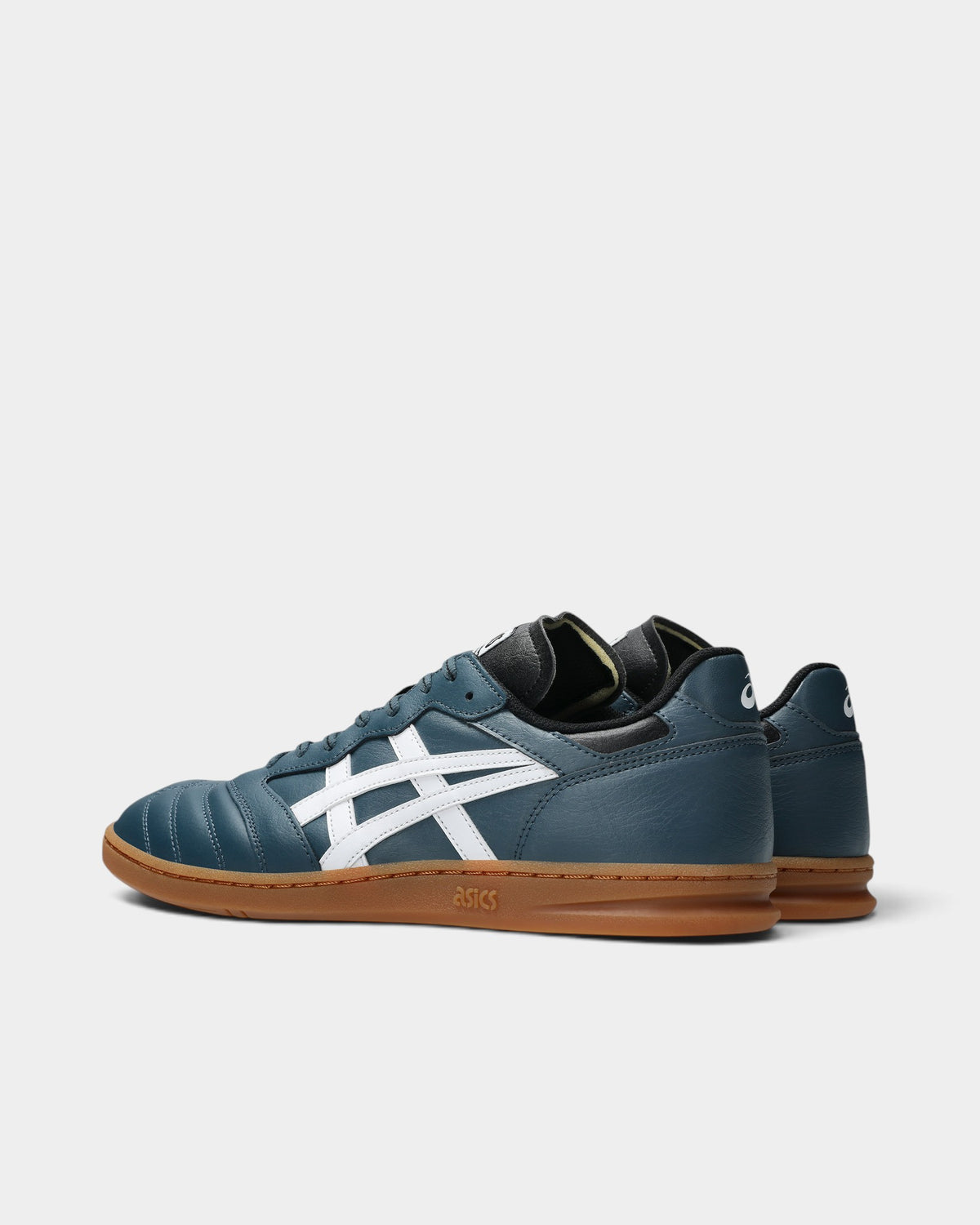 Lockwood Avenue Asics Skateboarding Leggerezza FB shoes in dark blue leather with white stripes and gum sole