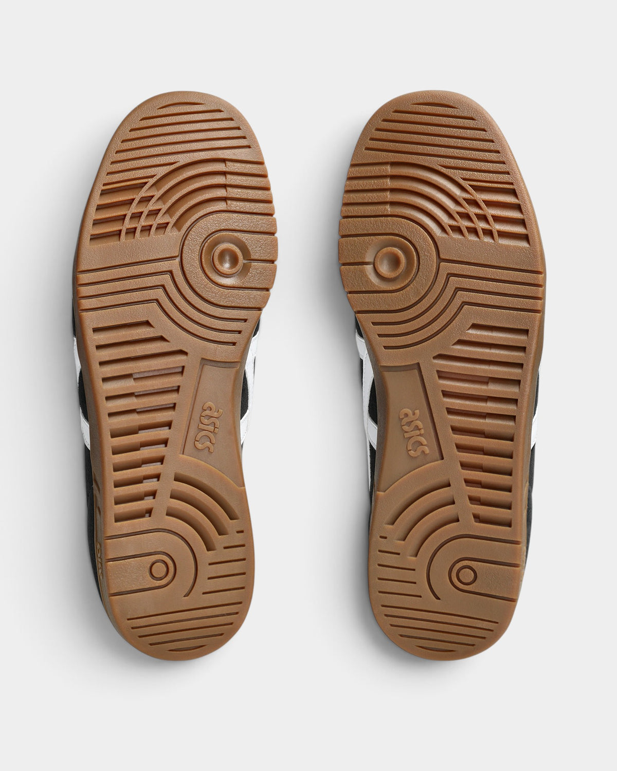 Lockwood Avenue Asics Skateboarding GEL-Vickka Pro shoes showing the brown rubber grip outsoles from below.