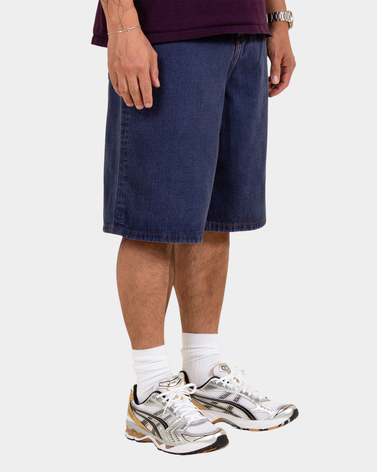 Lockwood Avenue baggy denim shorts in dark blue cotton with a loose fit, worn by a model with white socks and sneakers