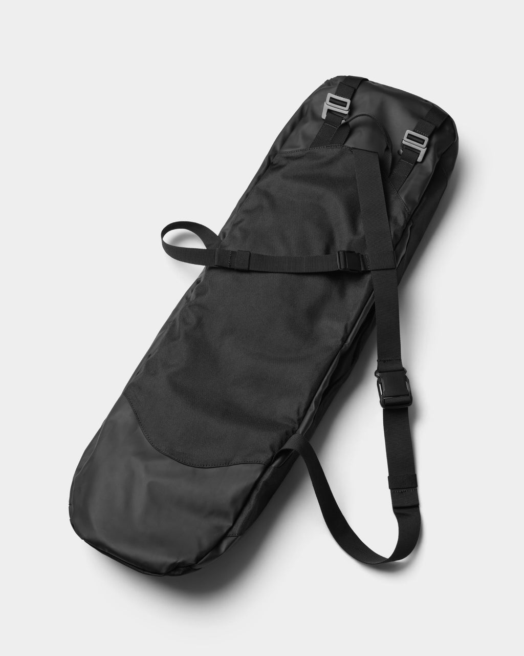 Lockwood Avenue DB Journey Skate 32L Carrier in black, featuring a weather-resistant design and crossbody strap.