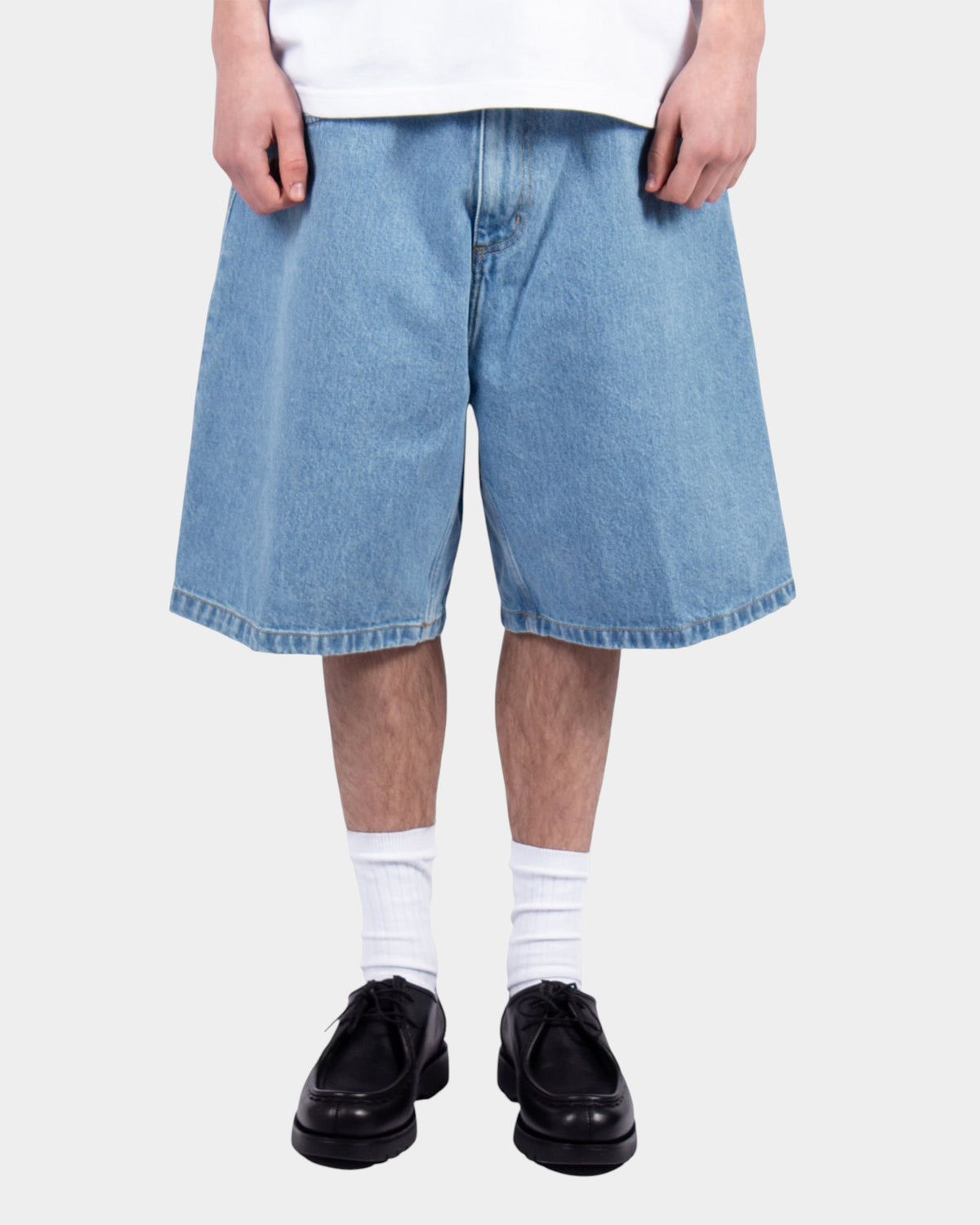 Lockwood Avenue Carhartt Brandon shorts in light blue stone-bleached denim with a loose fit and five-pocket design.