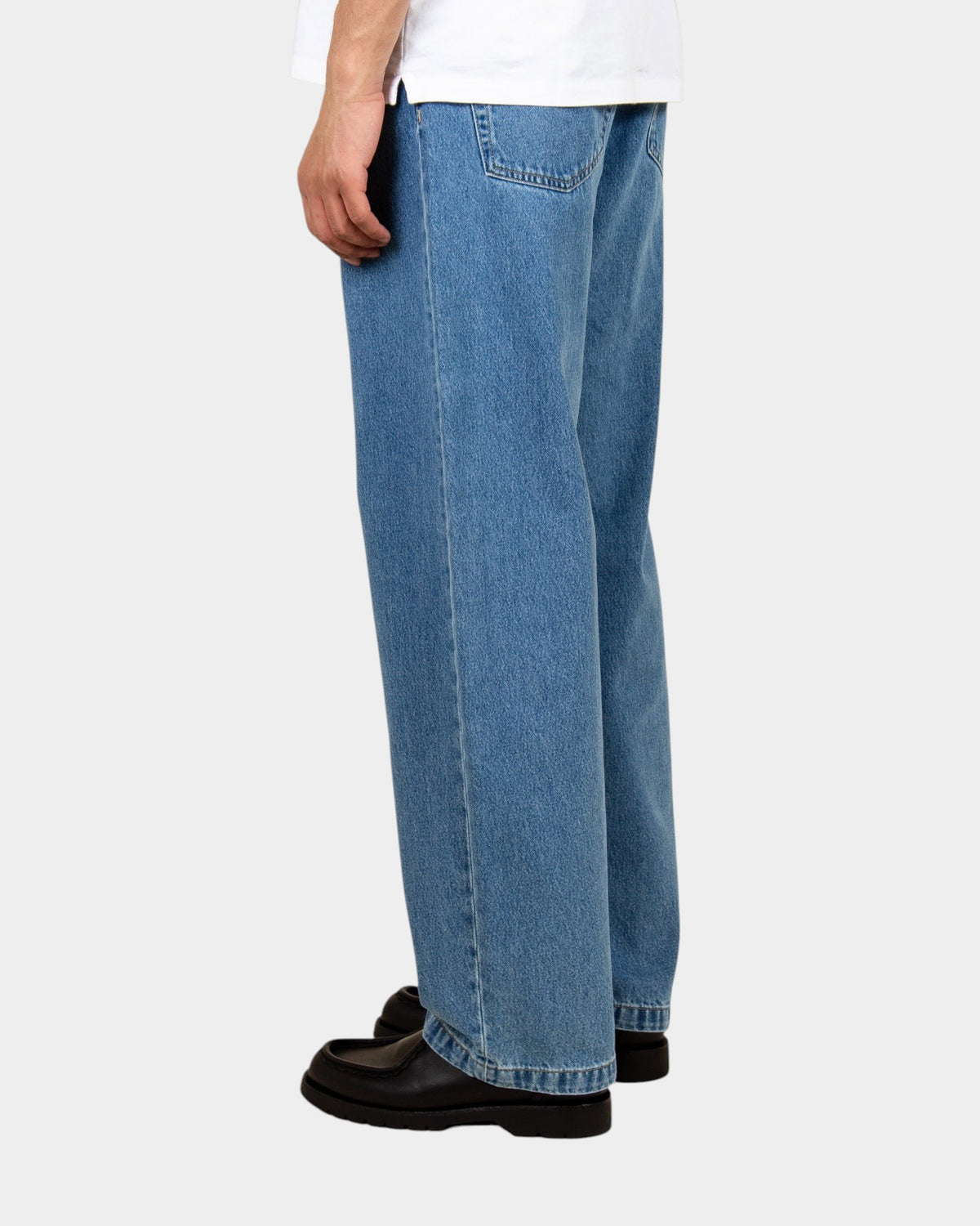 Lockwood Avenue Carhartt Landon stone-washed blue denim pants in a loose tapered fit worn by a model