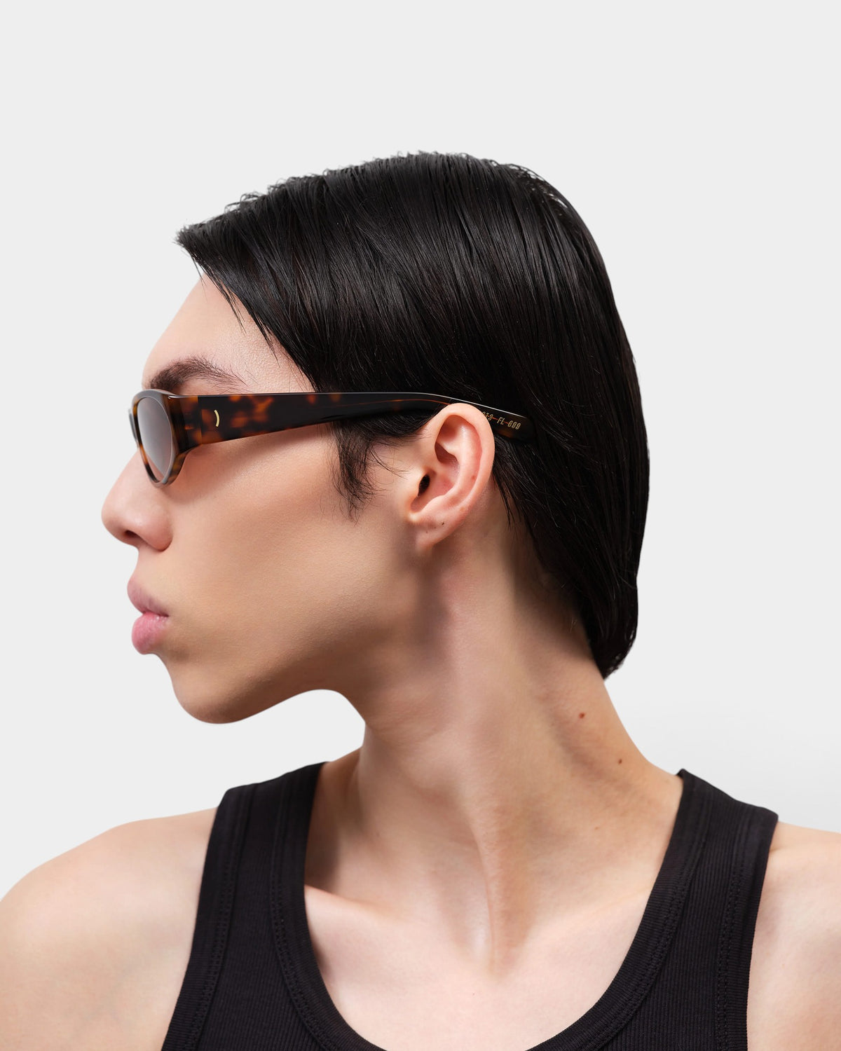 Lockwood Avenue Flatlist Eddie Kyu sunglasses in dark tortoise acetate with brown gradient lenses on a model profile