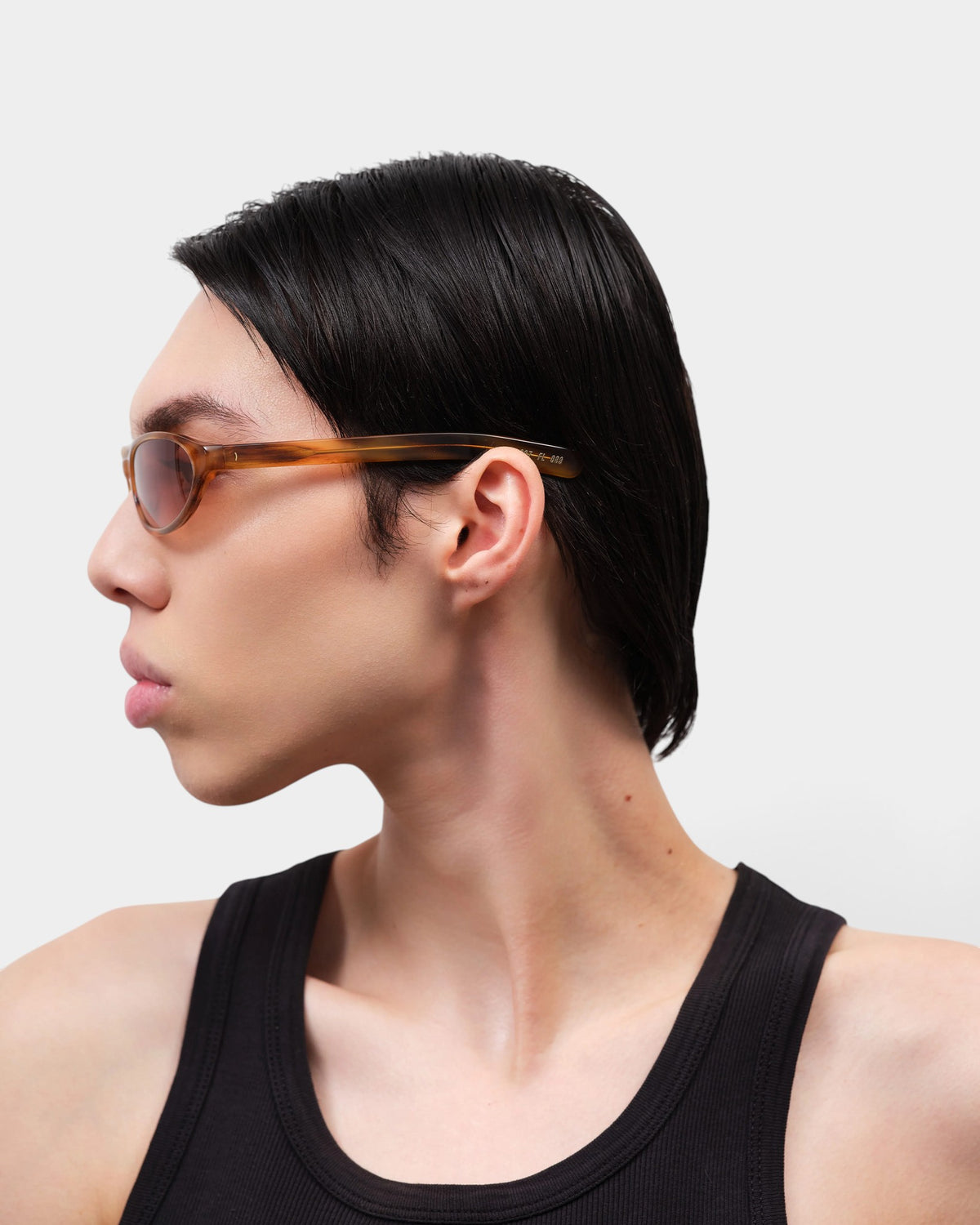 Lockwood Avenue Flatlist Olympia sunglasses in Donegal Horn acetate with brown gradient lenses on a model side profile