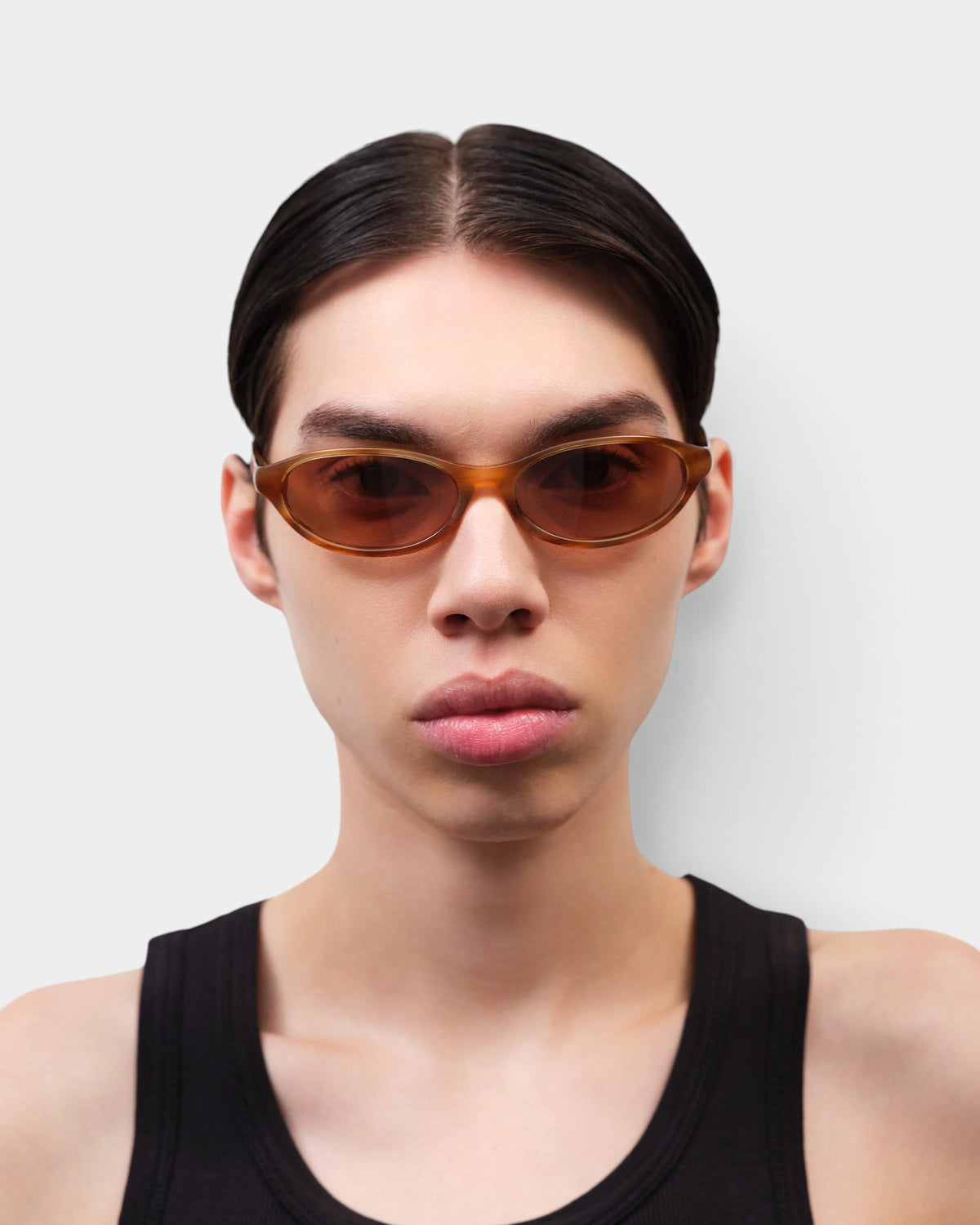Lockwood Avenue Flatlist Olympia sunglasses in Donegal Horn acetate with brown gradient lenses worn by a model.