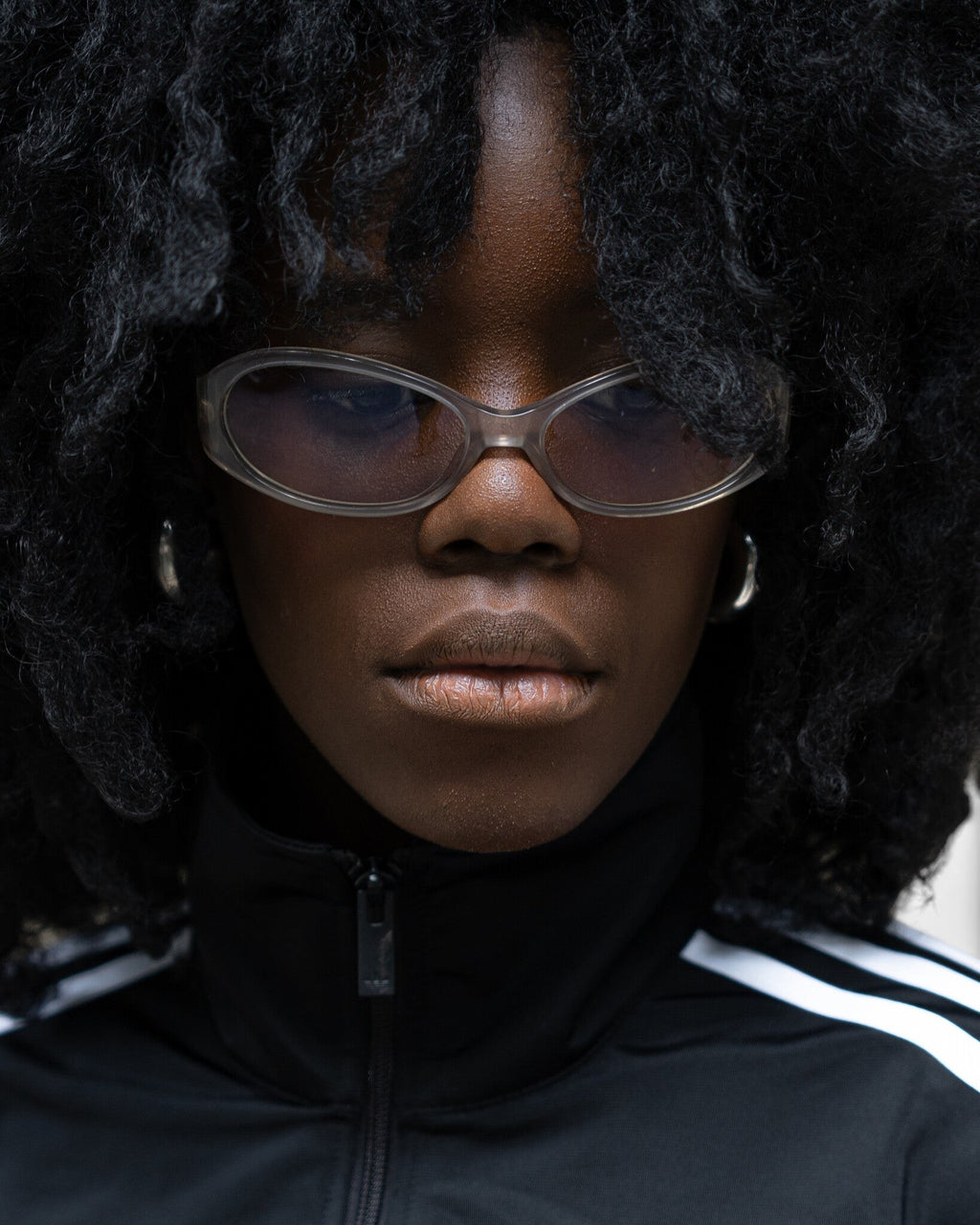 Lockwood Avenue Flatlist Opel sunglasses with gray acetate frames and smoke-tinted lenses worn by a model