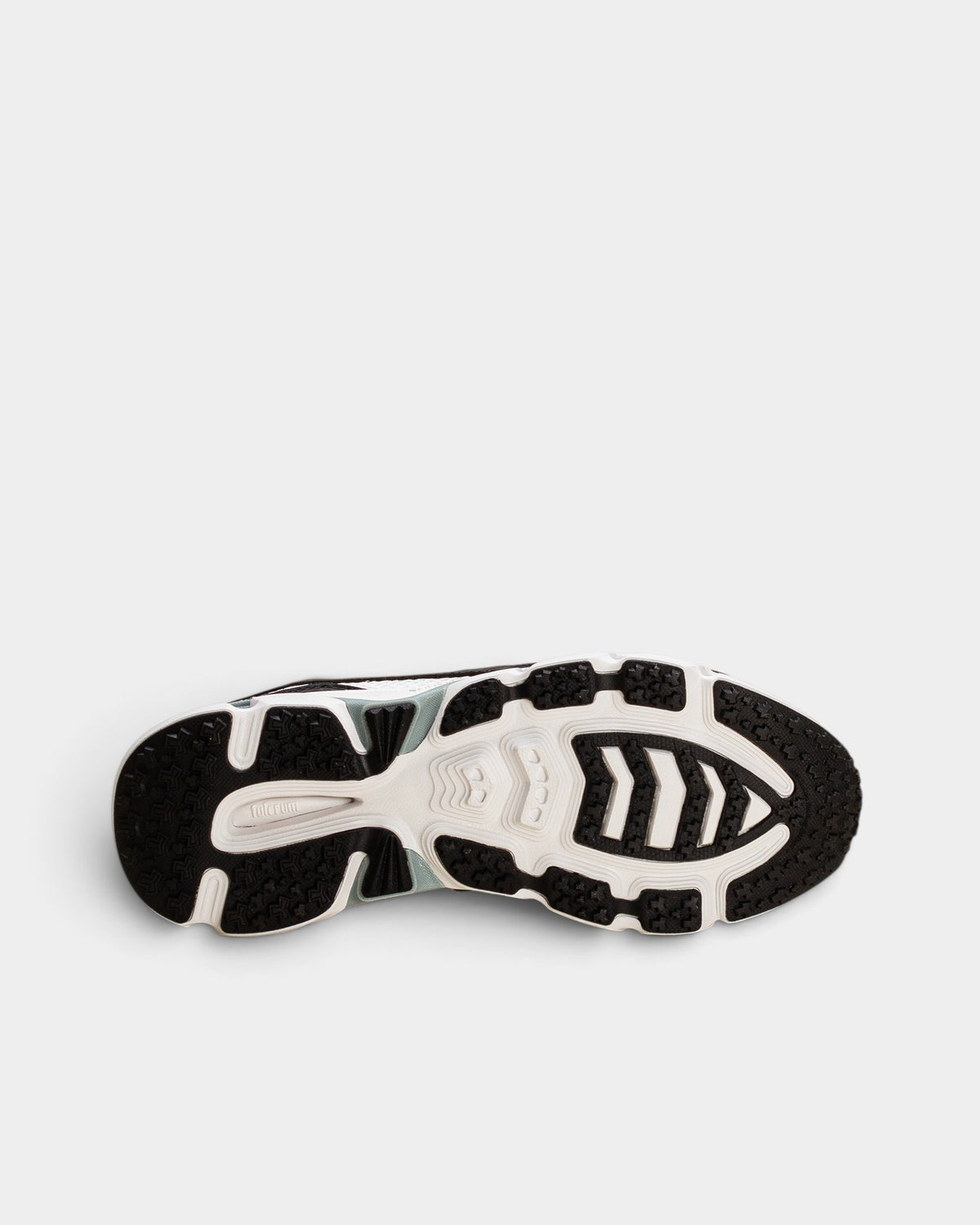 Lockwood Avenue Karhu Super Fulcrum running shoe outsole in black and white with T-profile lugs and Fulcrum chassis