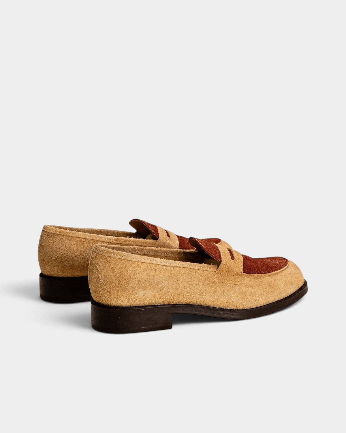 Lockwood Avenue Kleman Dalior 2 two-tone beige and cognac leather penny loafers with a durable rubber sole.