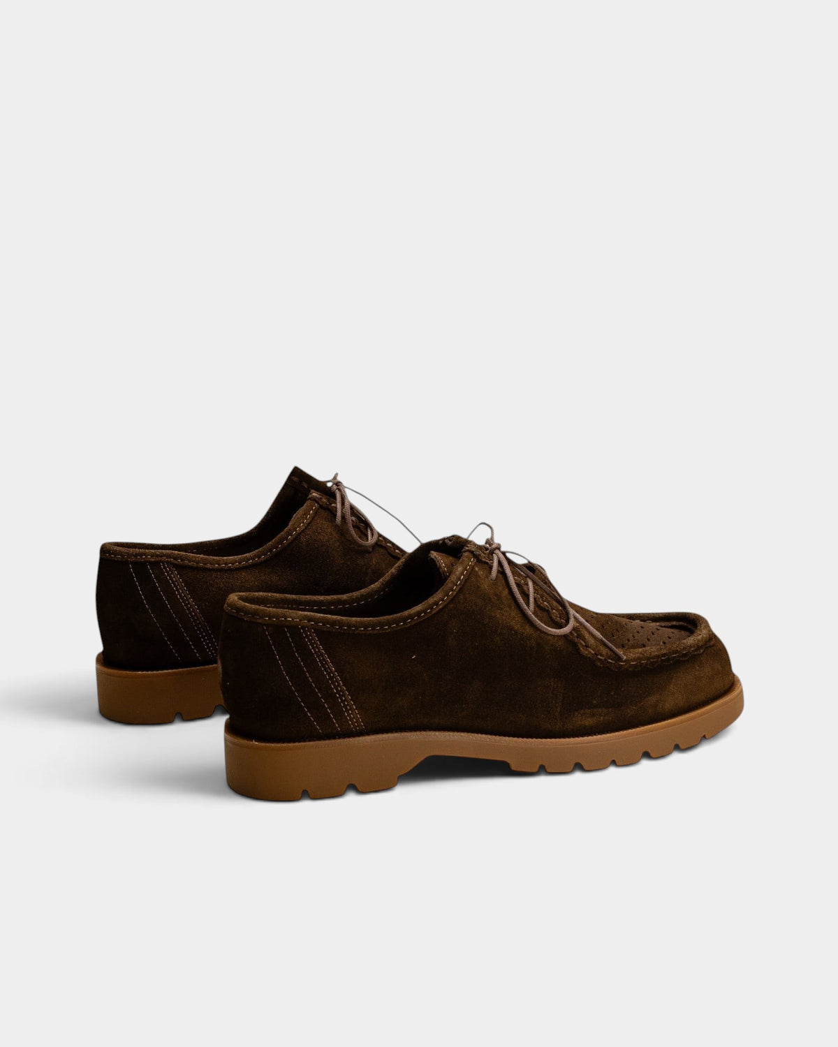 Lockwood Avenue Kleman Padror V Sum derby shoes in khaki resin-treated suede with a rubber lug sole and apron toe.