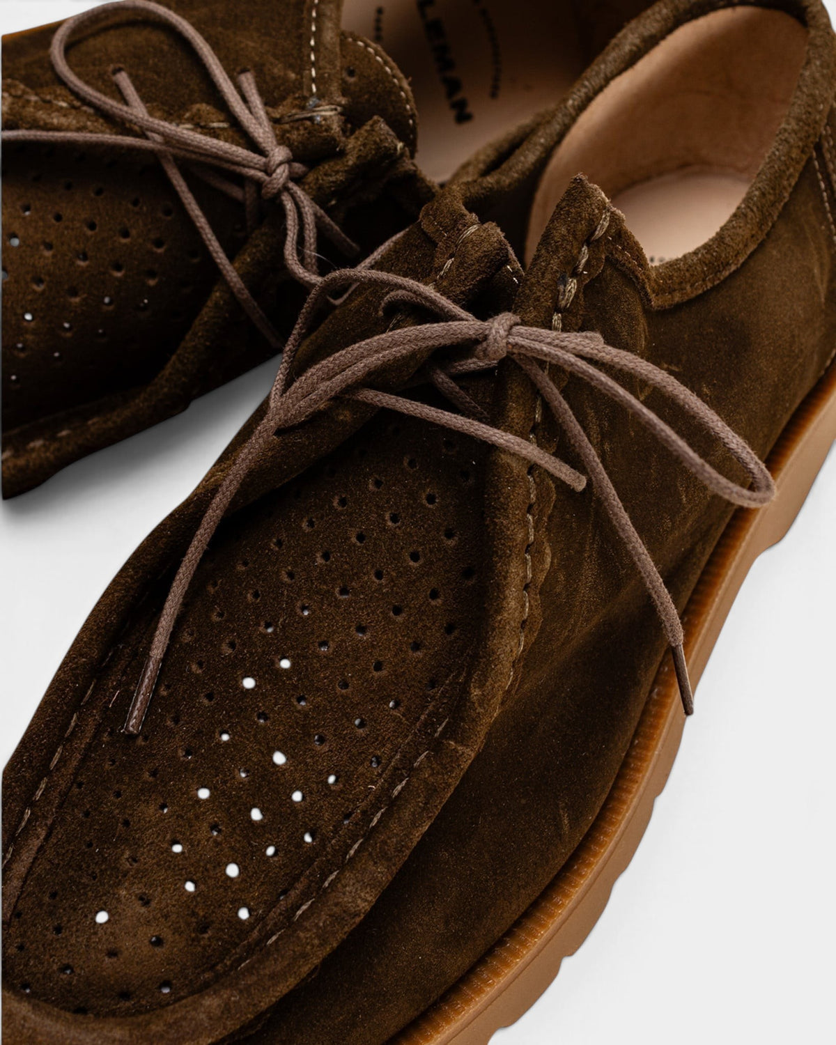 Lockwood Avenue Kleman Padror V Sum khaki suede derby shoes featuring a perforated apron toe and rubber lug sole.