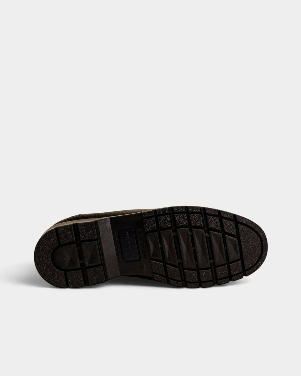 Lockwood Avenue Kleman Padror G VTG black grained leather shoe featuring a durable natural rubber lug sole