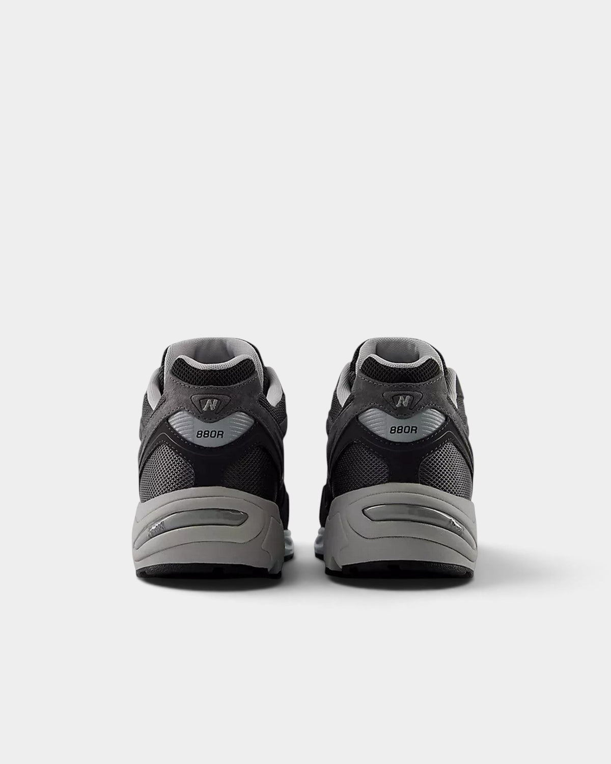 Lockwood Avenue New Balance 880R running shoes in grey and black, featuring mesh, suede, and ABZORB cushioning.