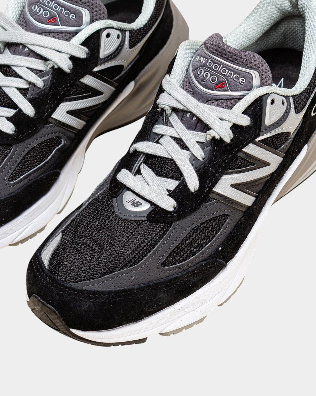 Lockwood Avenue New Balance 990v6 women's running shoes in black mesh and pigskin suede with white midsole details