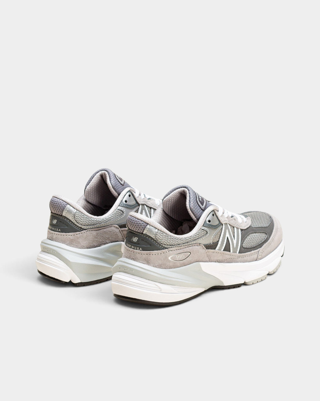 Lockwood Avenue New Balance 990v6 women's sneakers in gray mesh and suede with FuelCell cushioning and TPU heel tab