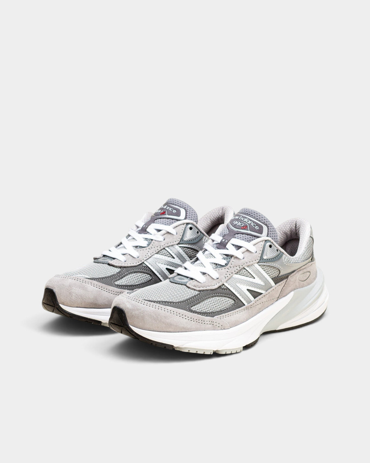 Lockwood Avenue New Balance 990v6 women's running shoes in gray mesh and suede with FuelCell cushioning.