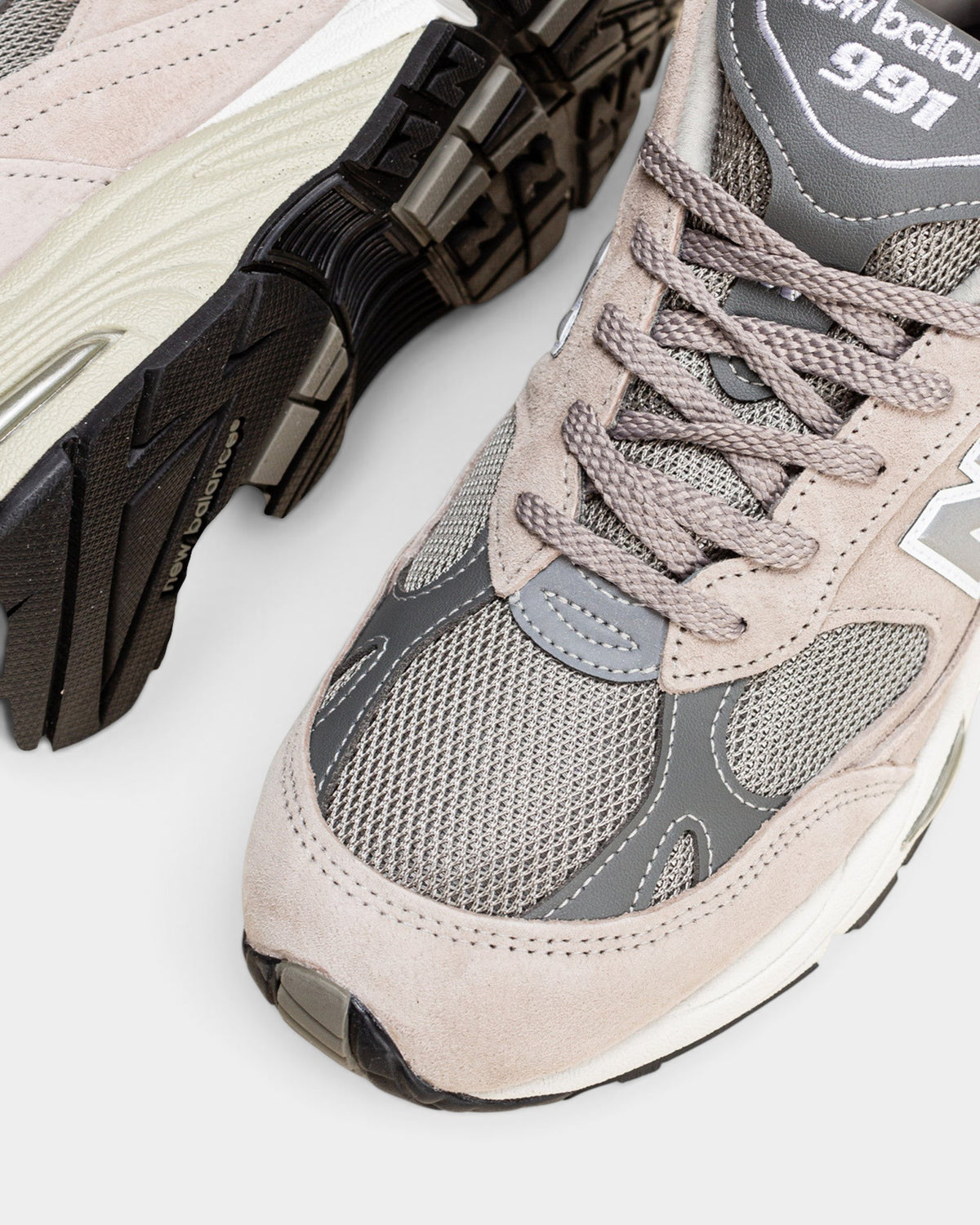 Lockwood Avenue New Balance 991 women's sneakers in gray nubuck, mesh, and suede with silver accents and ABZORB sole.