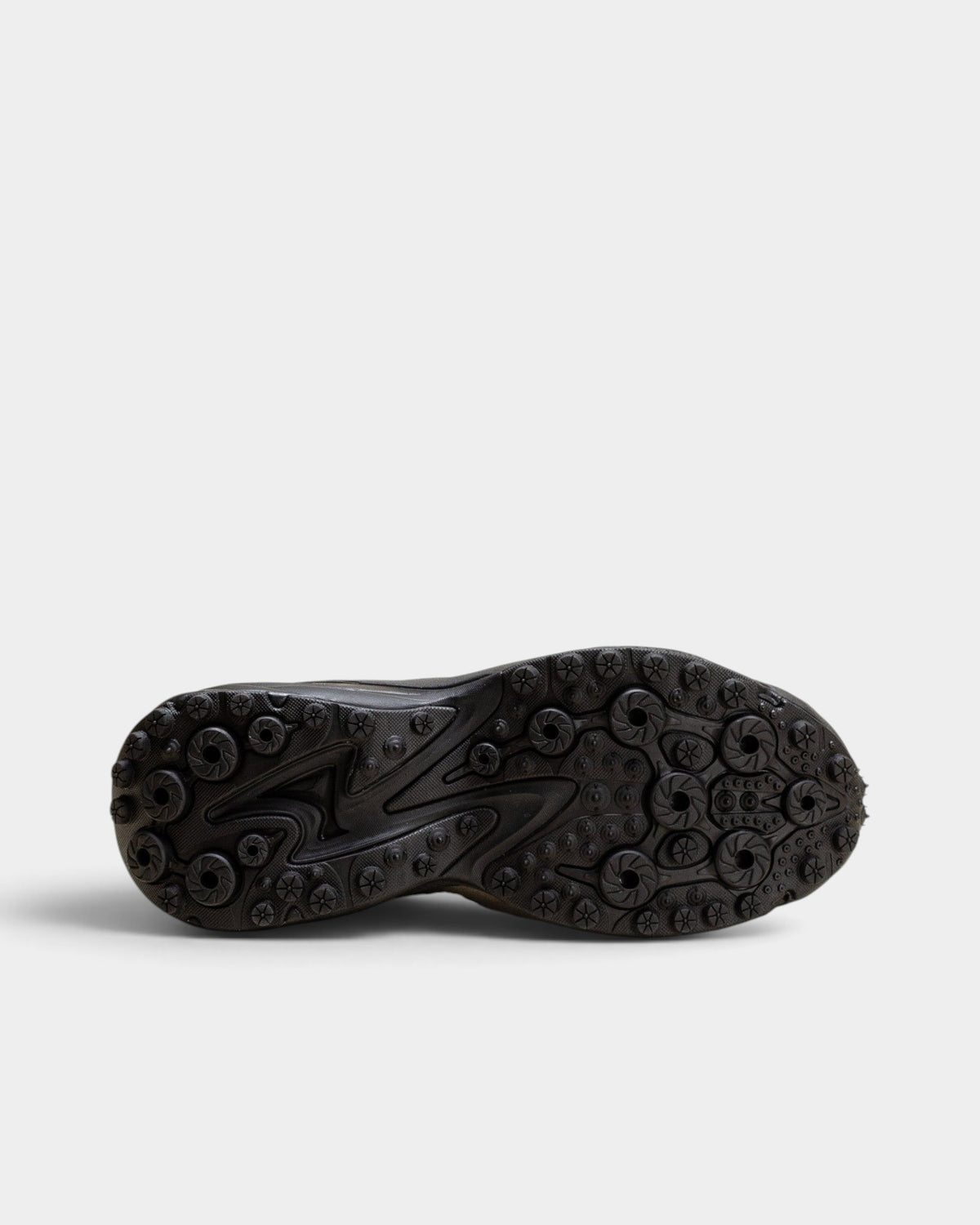 Lockwood Avenue Puma Spirex x PLEASURES sneaker showing the black semi-transparent rubber spike-runner outsole.