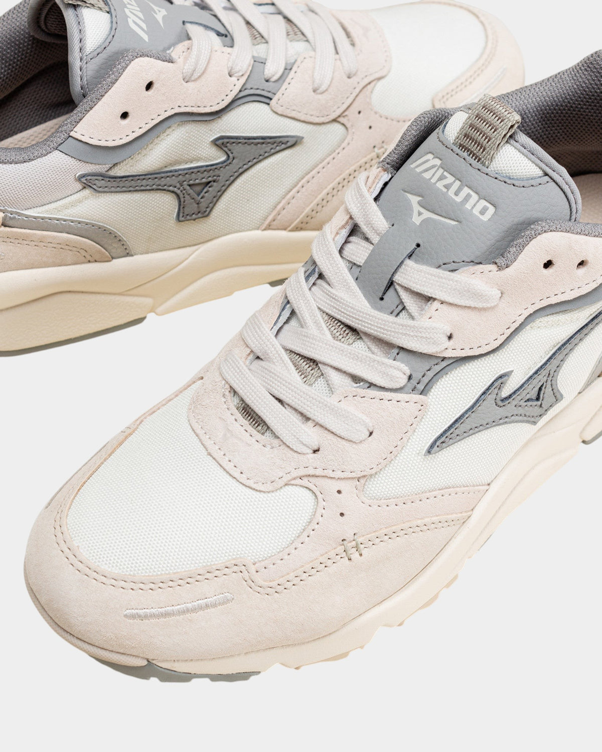 Mizuno Sky Medal Beta Shoes - Snow White / Ultigray / Summer Sand