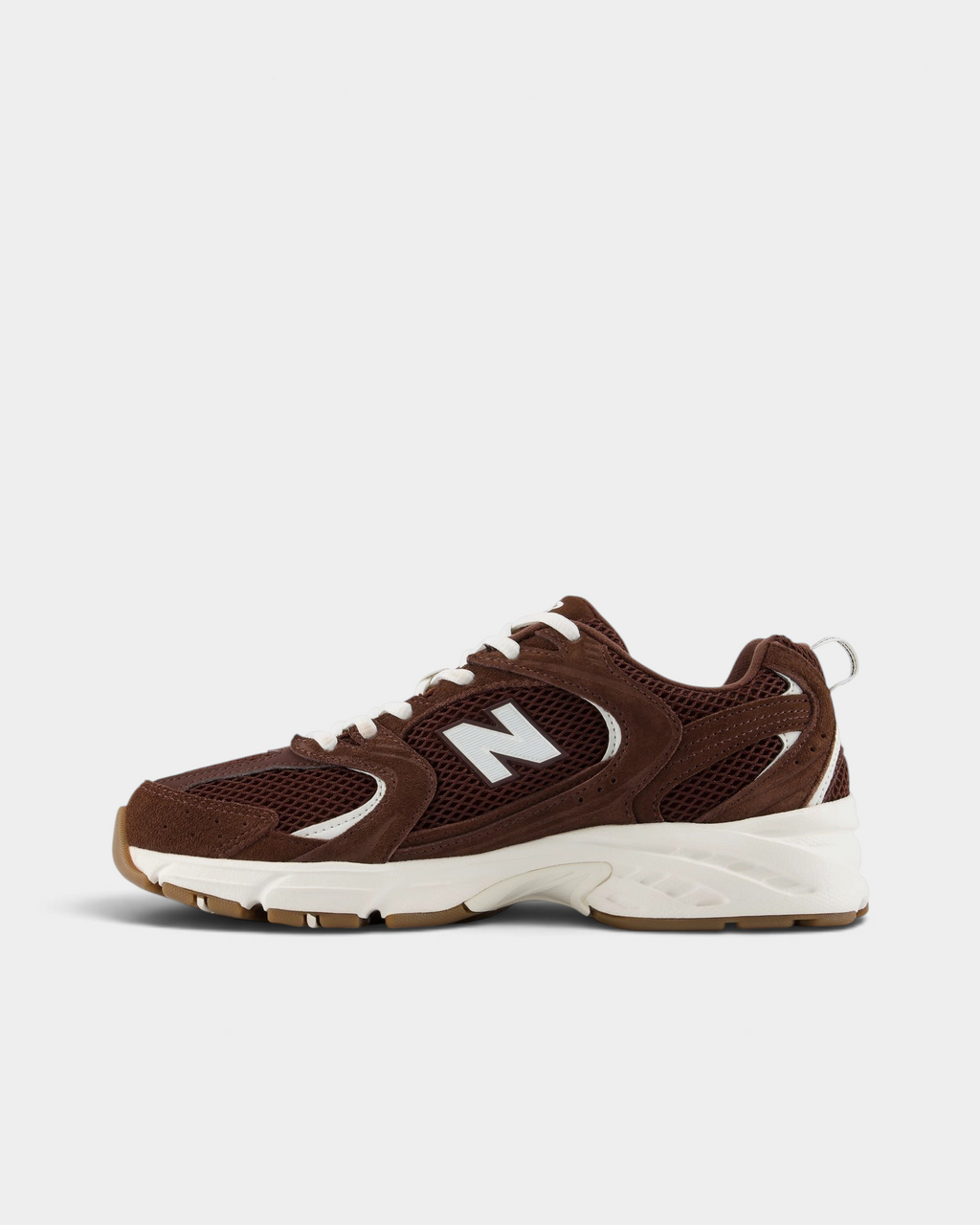 New Balance 530 Shoes in Pumpernickel/Sea Salt, pair from the inner side: brown suede overlays, white N logo and a white midsole with a gum rubber edge