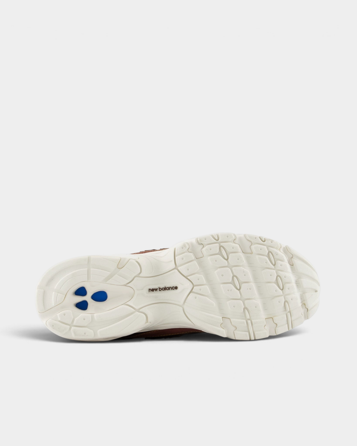 New Balance 740v2 Shoes in Pumpernickel/Sea Salt, outsole: cream rubber with a ribbed tread pattern and blue pods at the heel