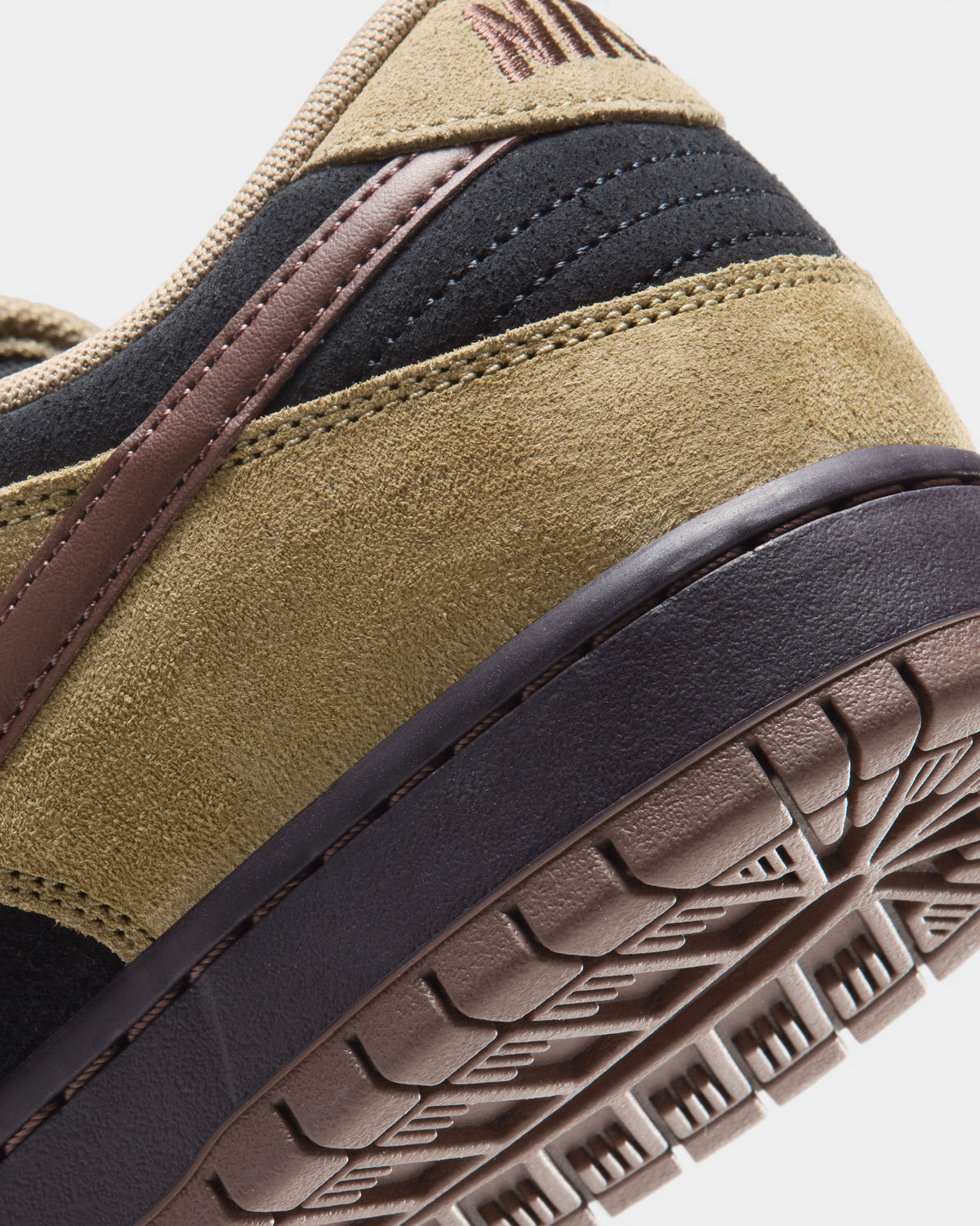 Nike SB Dunk Low Pro Shoes in Filbert/Light Chocolate/Black/Burgundy Ash, close-up of the heel and sole: tan suede, black padded collar and the brown tread