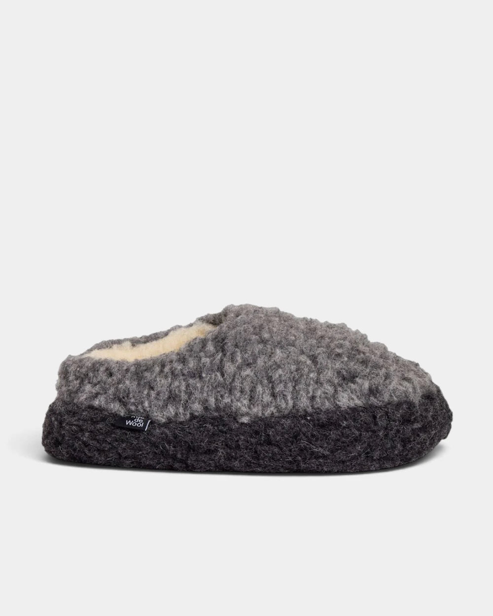 Rue De Wool The Nordic Low slipper in foggy grey curly wool on a charcoal black wool rim, side view