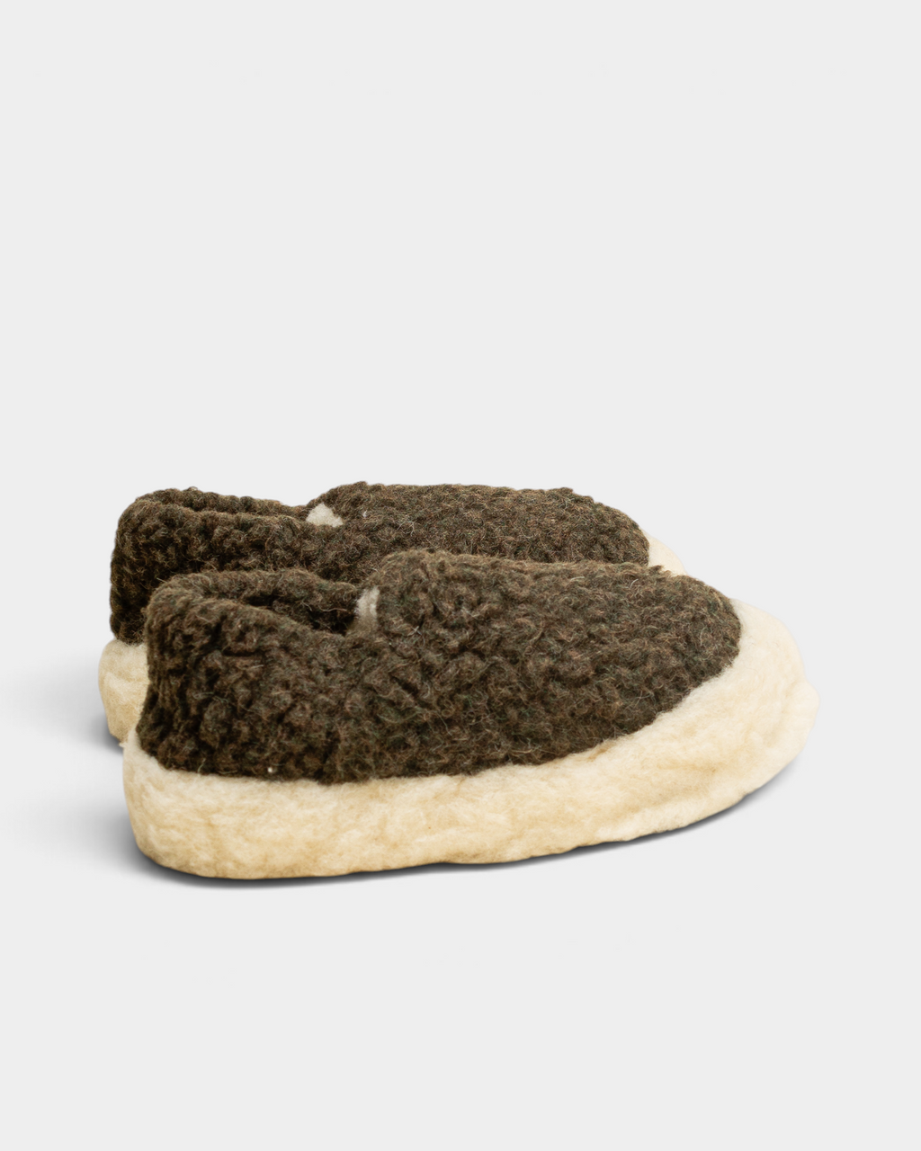 A pair of Rue De Wool The Nordic V2 slippers in dark olive green, rear view showing the low wool heel