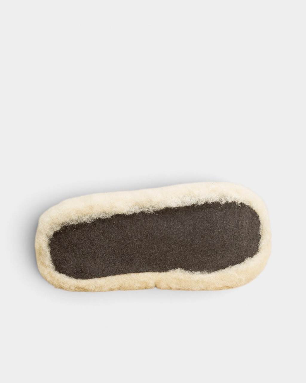 Sole of the Rue De Wool The Nordic V2 slipper, dark leather inside a natural wool rim