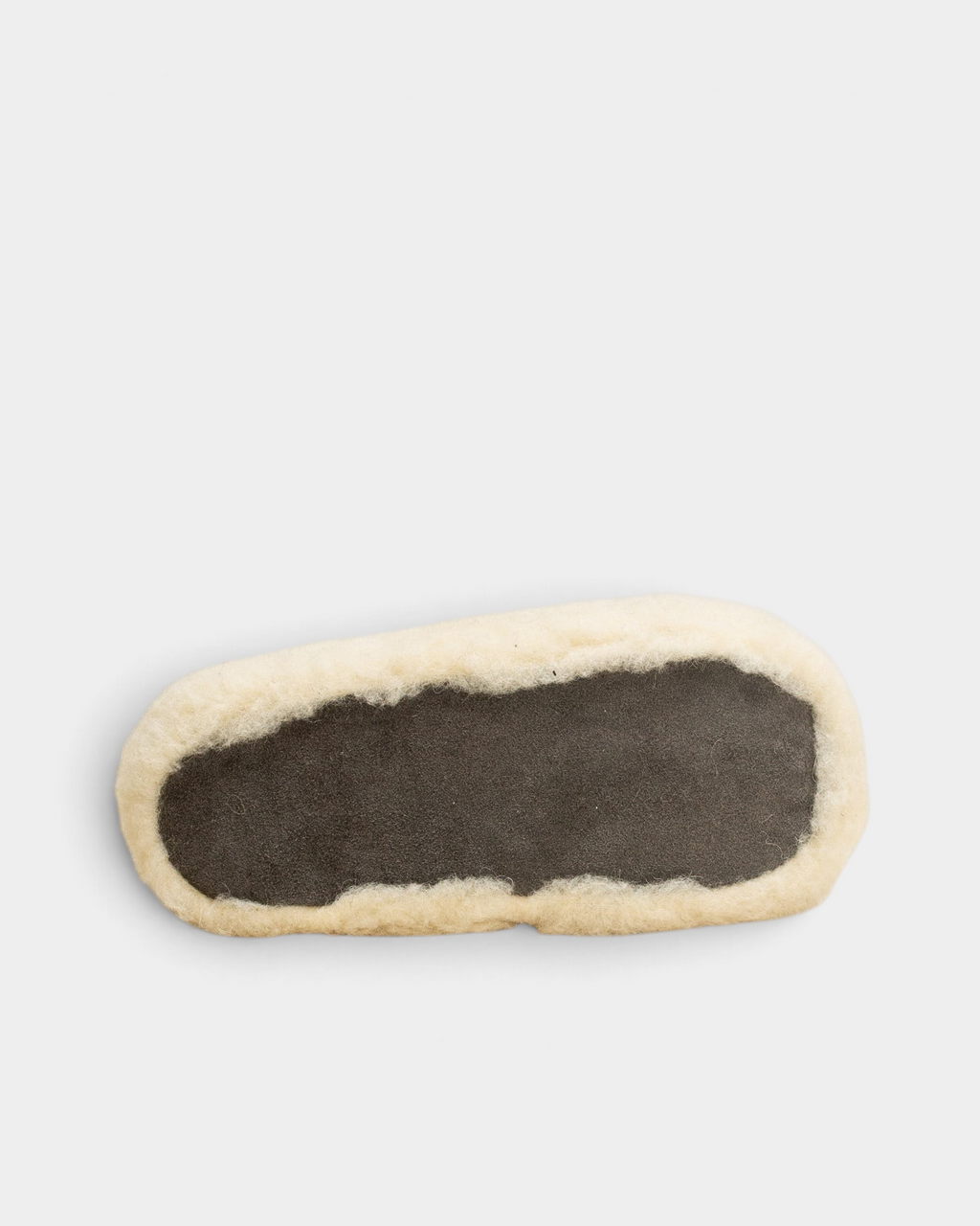 Sole of the Rue De Wool The Nordic V2 slipper, grey leather inside a natural wool rim
