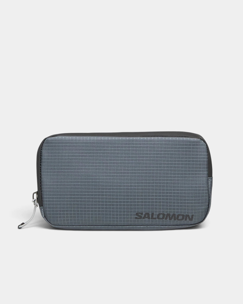 Salomon ACS Essentials Case in Turbulence/Monument, front view of the flat grey grid ripstop zip case with the dark bonded trim, the tonal SALOMON logo and the corded zip pull at the left